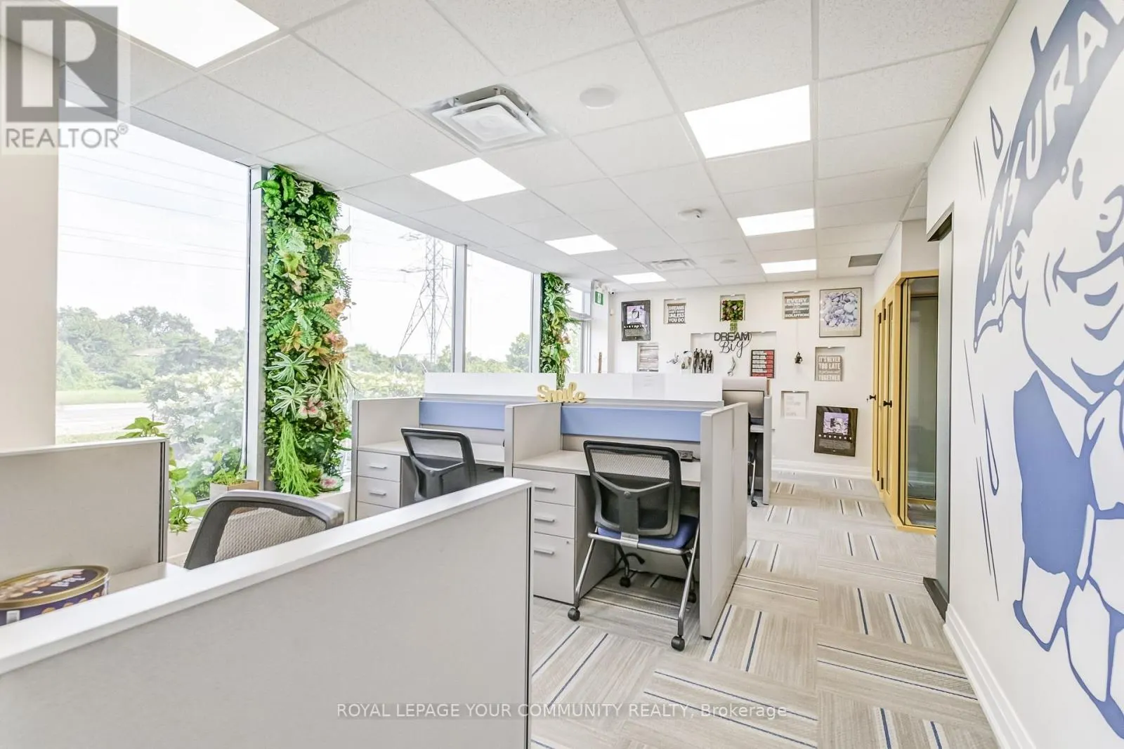 EAST - 6-1185 QUEENSWAY