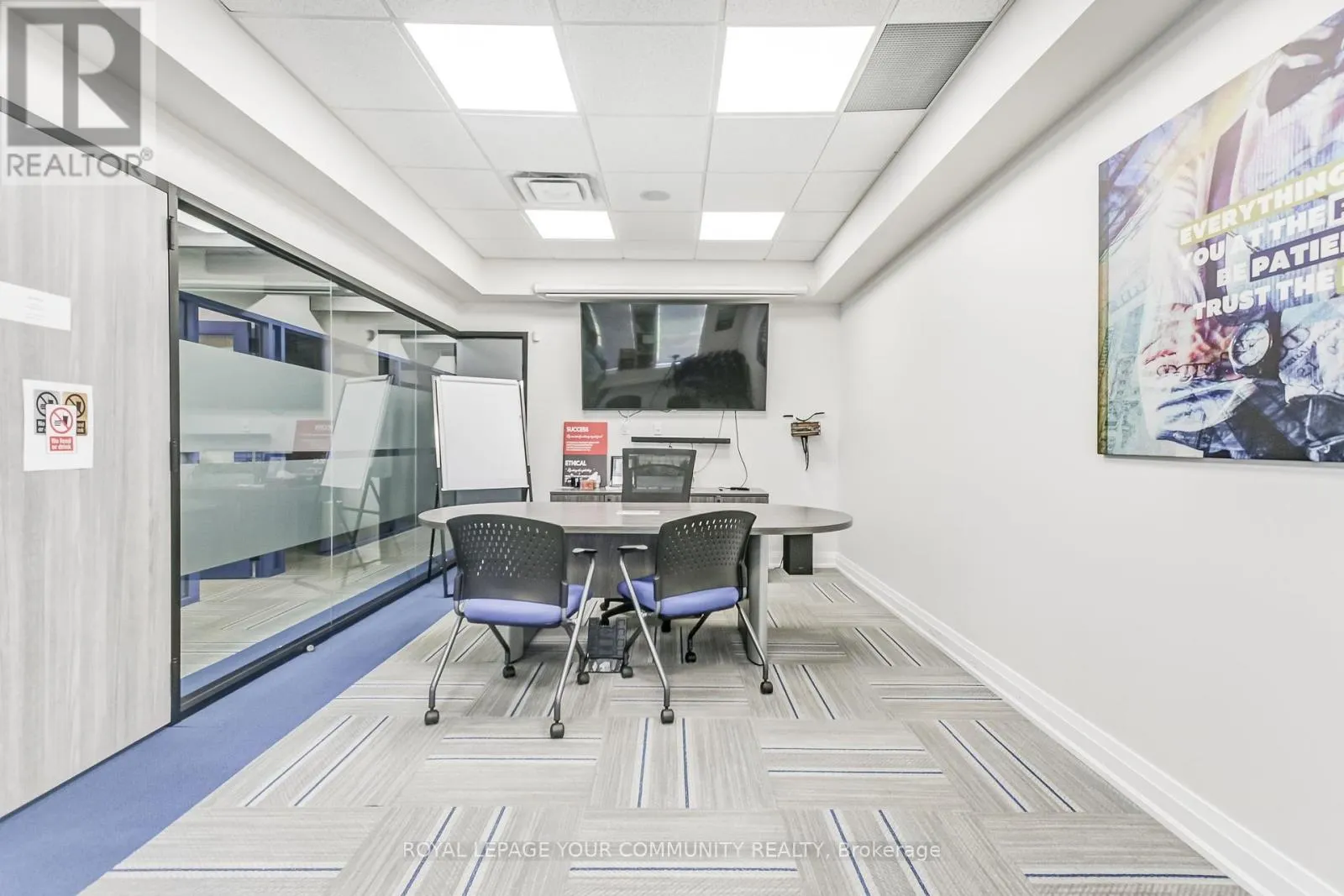 EAST - 6-1185 QUEENSWAY