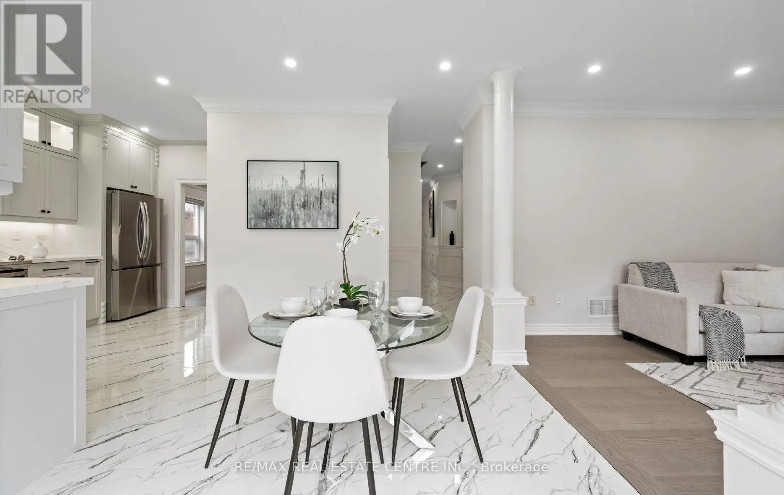 50 AMBOISE CRESCENT