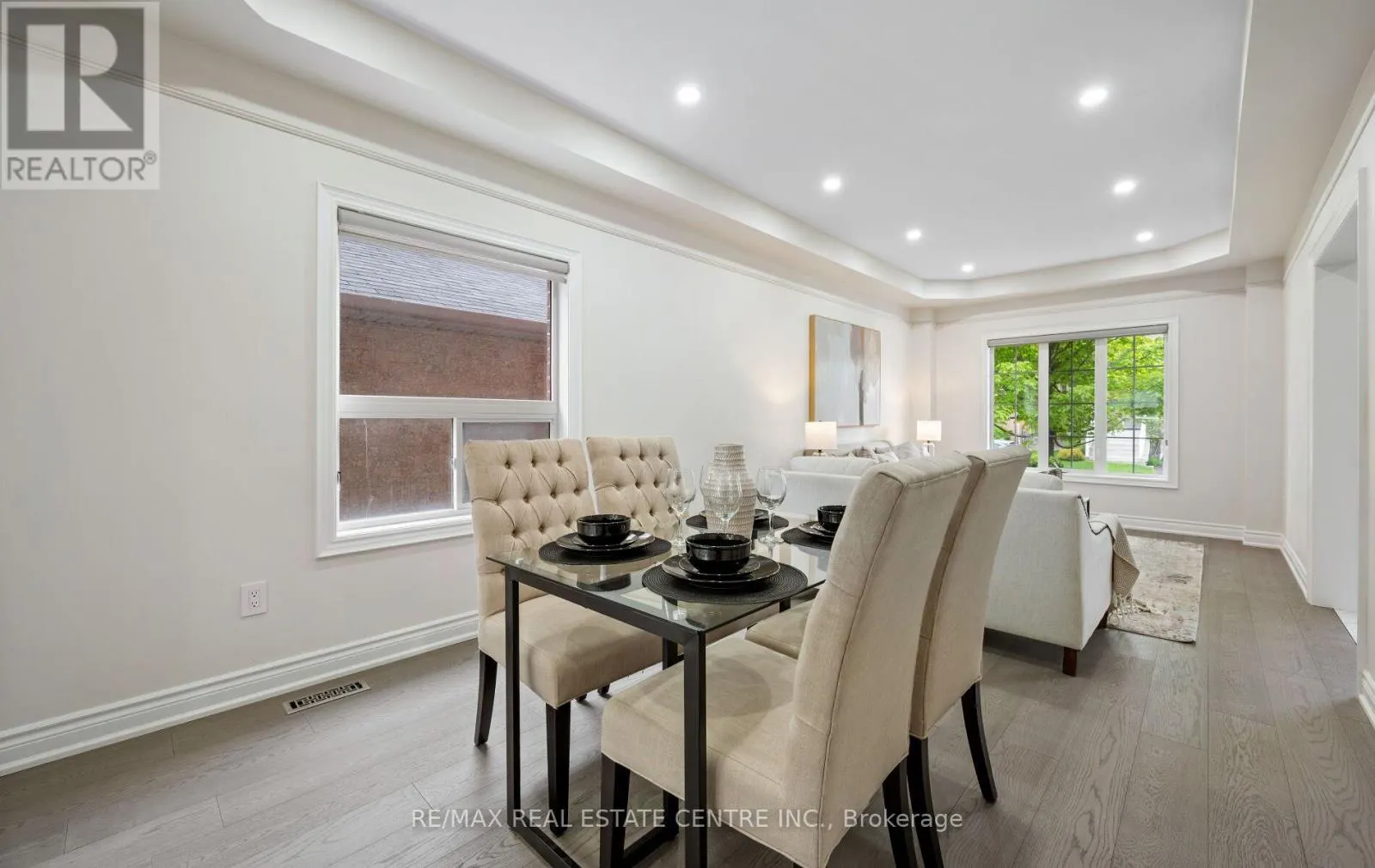 50 AMBOISE CRESCENT