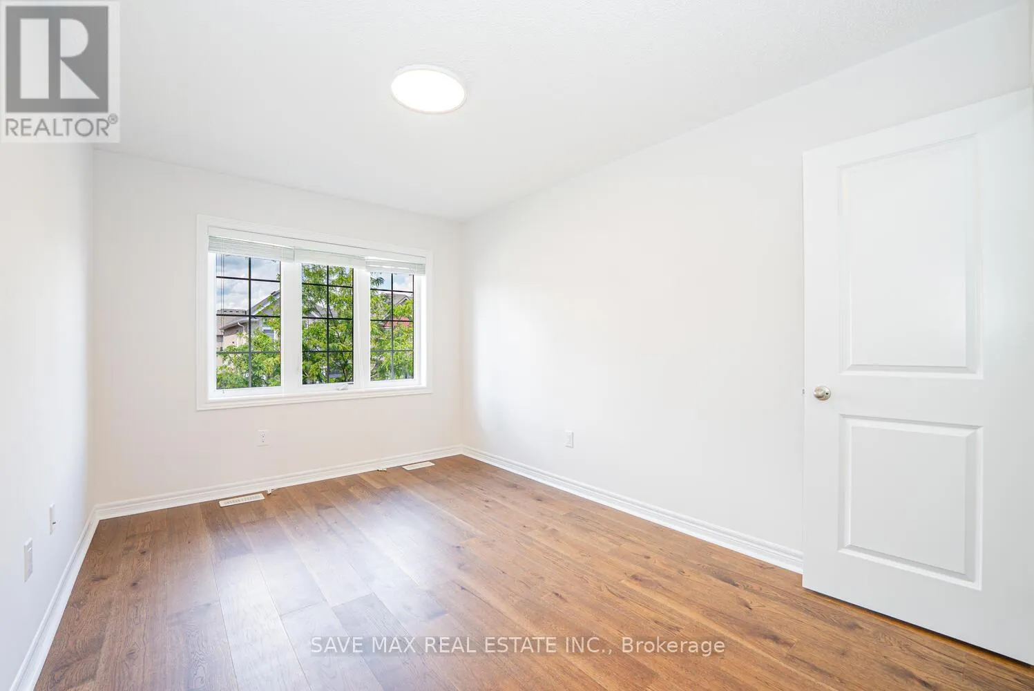 45 IVOR CRESCENT