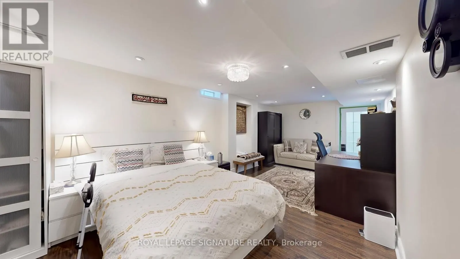 25 SAWSTON CIRCLE