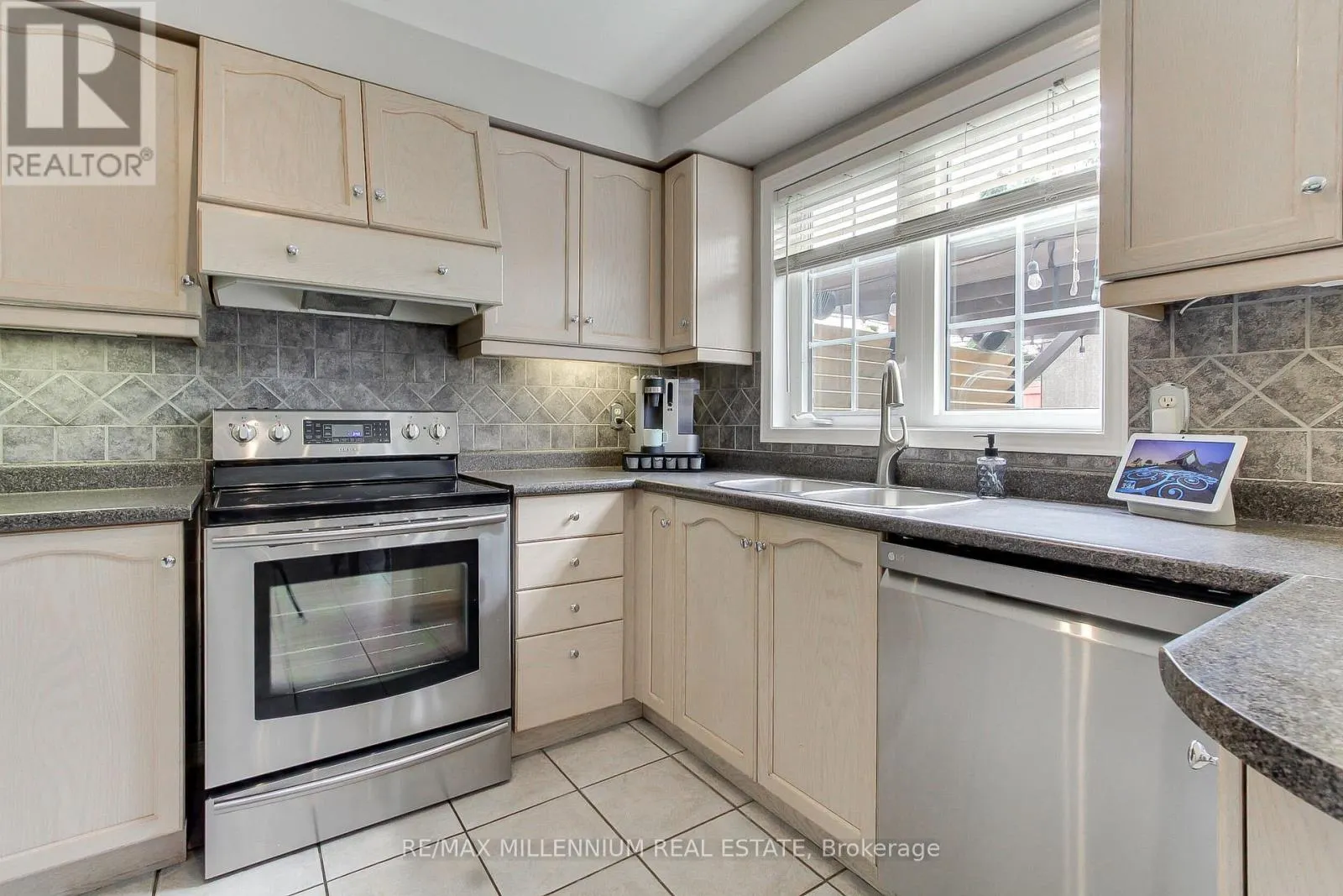 60 MAINARD CRESCENT