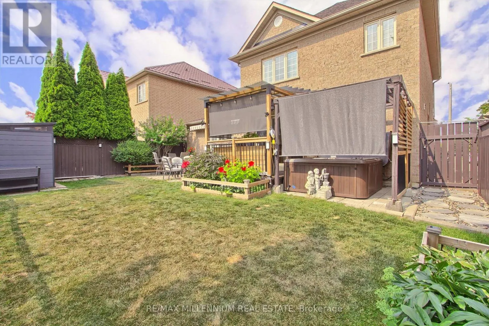 60 MAINARD CRESCENT