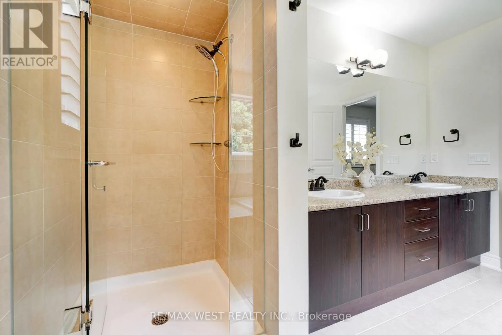 32 BROOKWATER CRESCENT