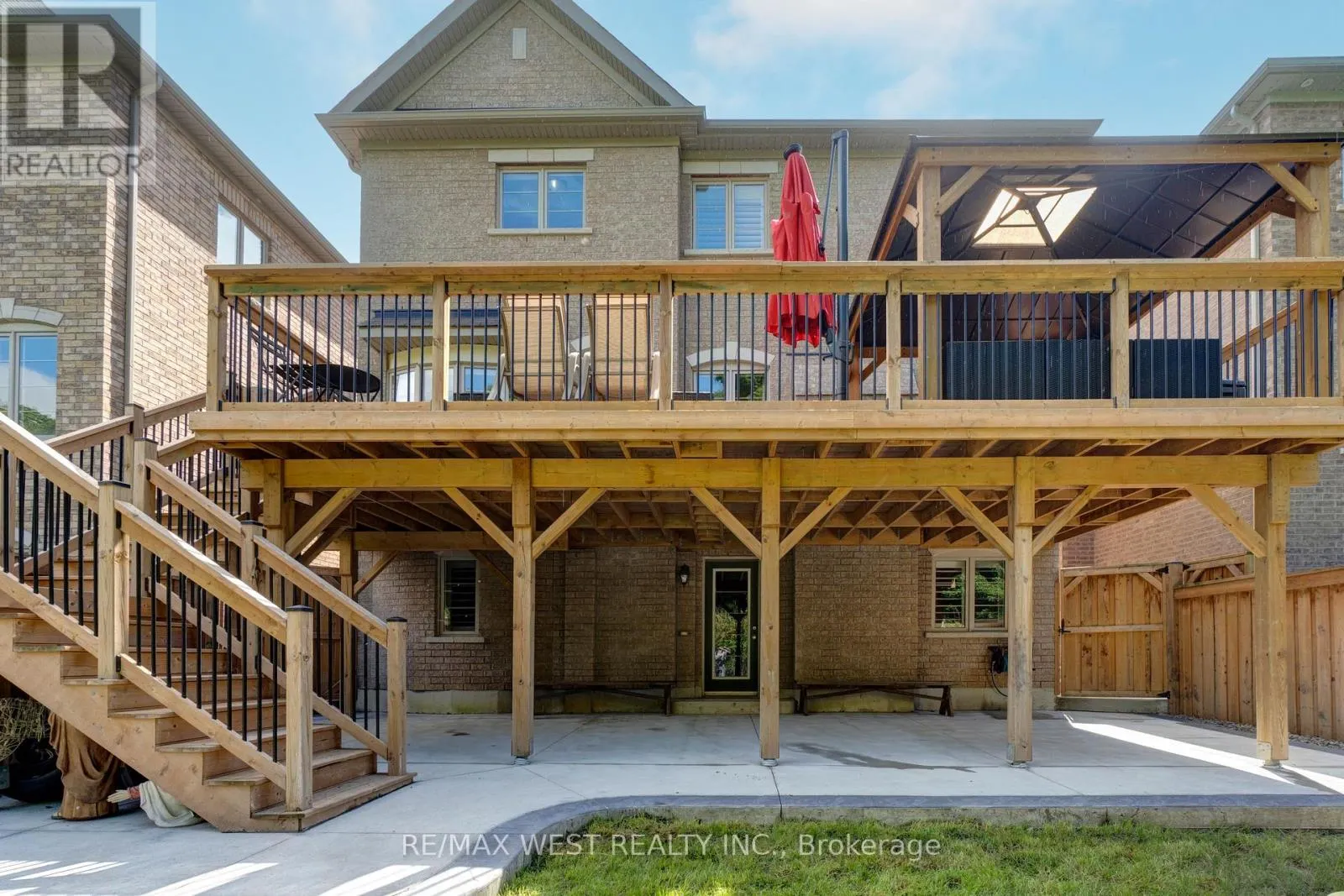 32 BROOKWATER CRESCENT
