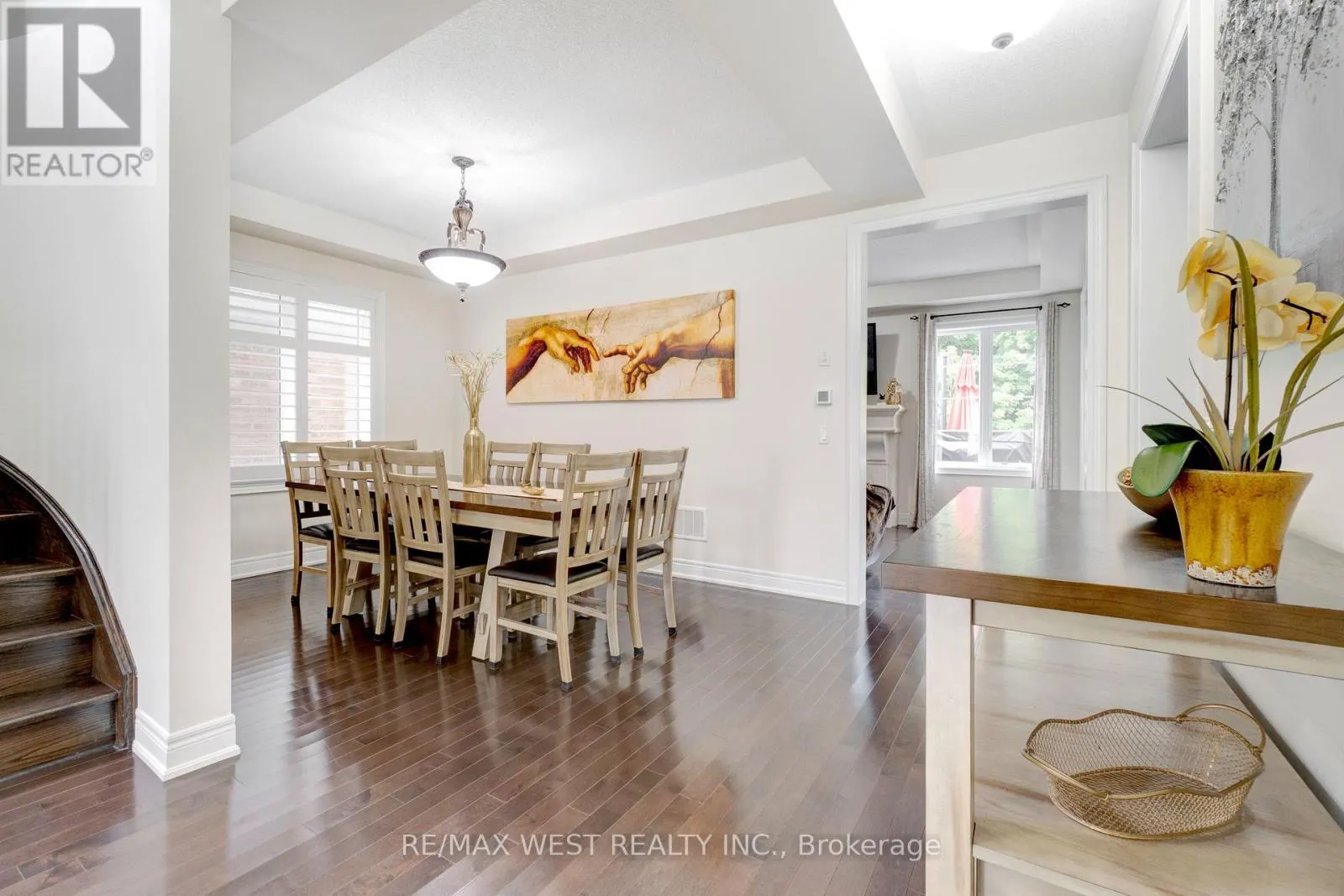 32 BROOKWATER CRESCENT