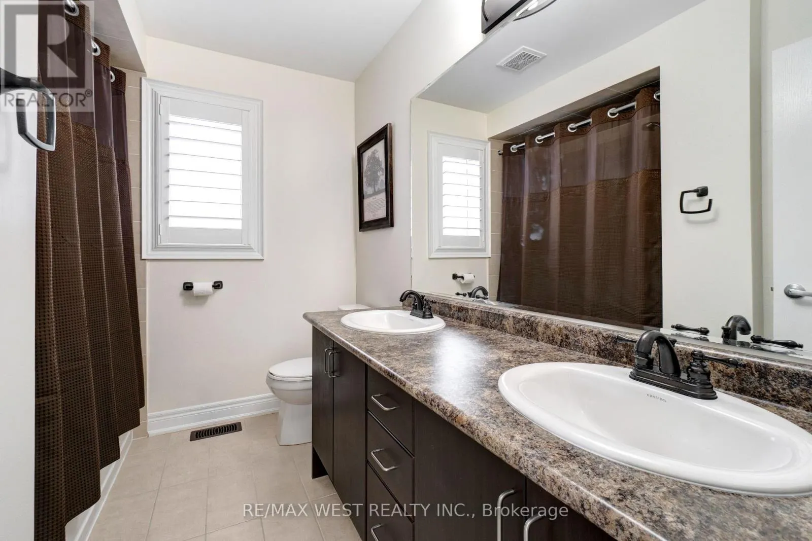 32 BROOKWATER CRESCENT