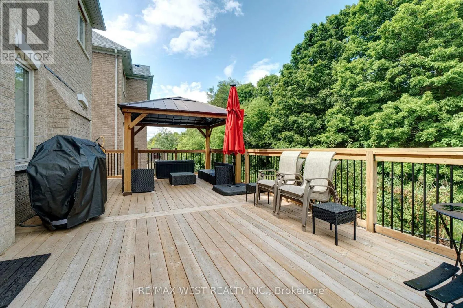 32 BROOKWATER CRESCENT