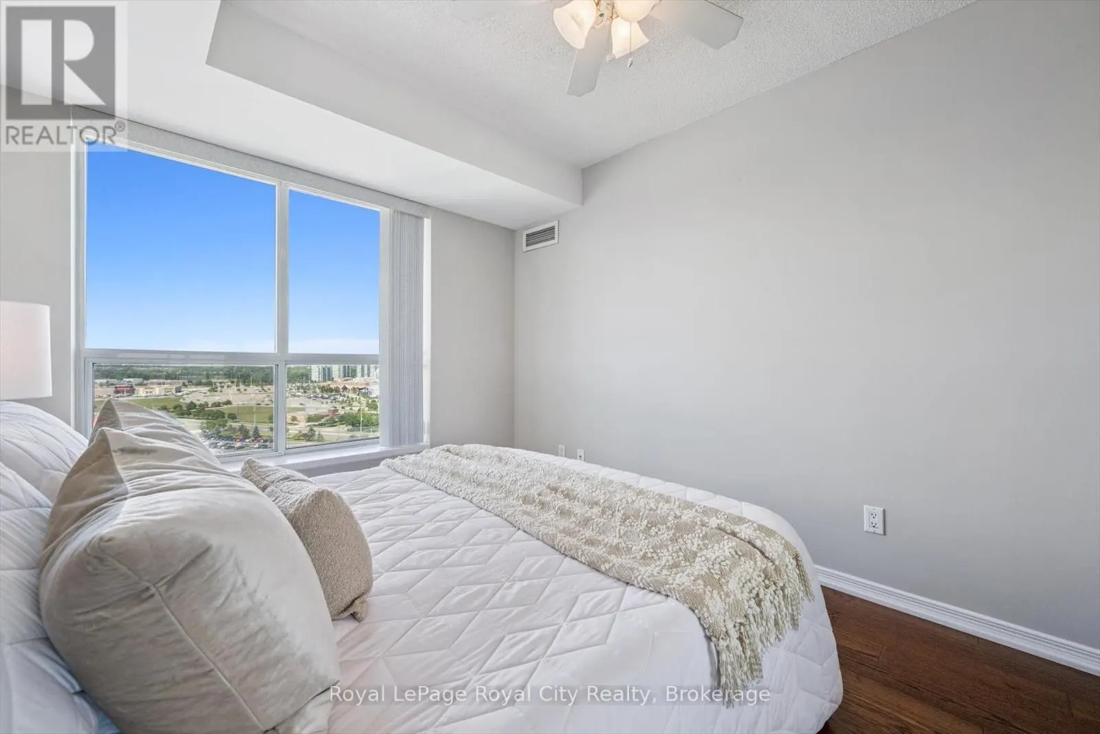 1710 - 4889 KIMBERMOUNT AVENUE, #1710