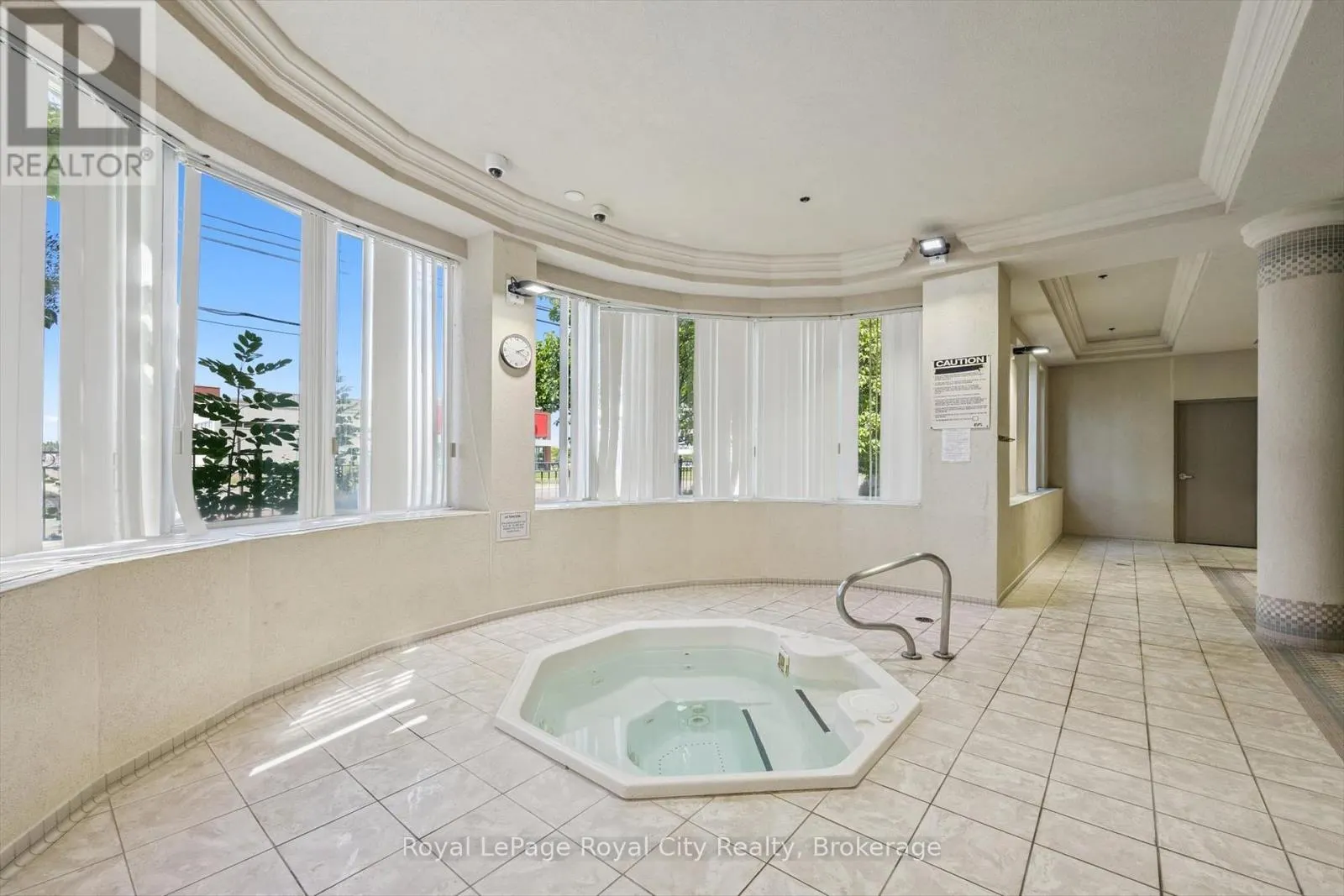 1710 - 4889 KIMBERMOUNT AVENUE, #1710