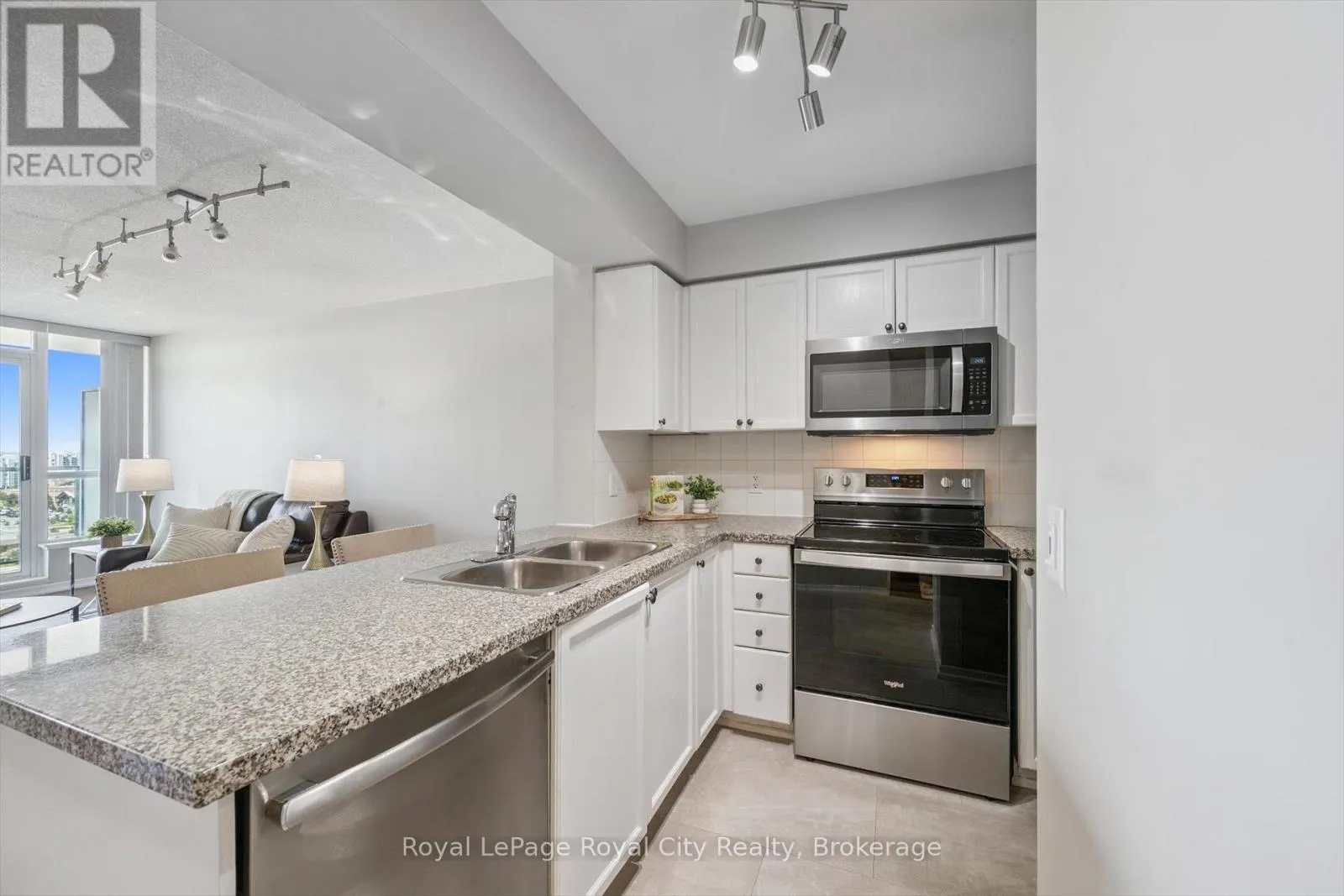 1710 - 4889 KIMBERMOUNT AVENUE, #1710