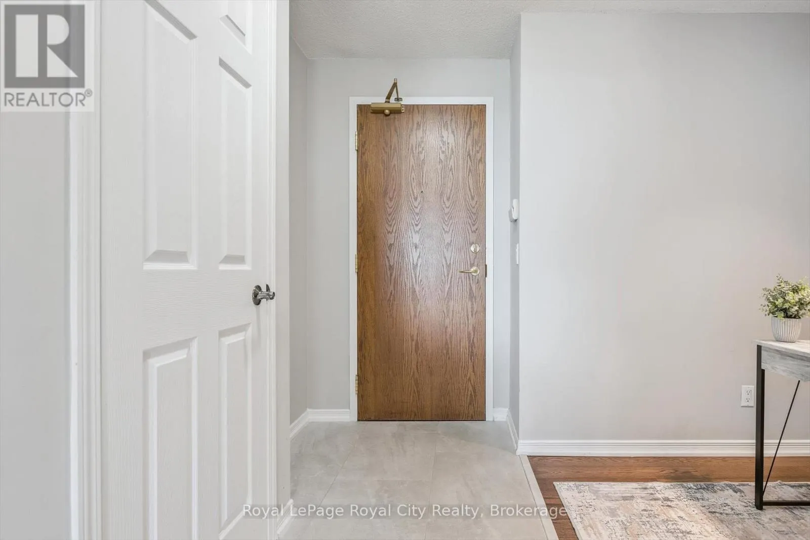 1710 - 4889 KIMBERMOUNT AVENUE, #1710