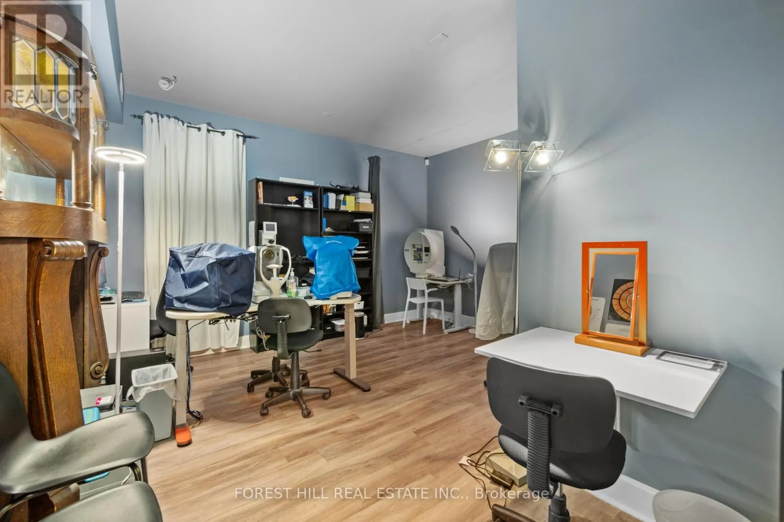 201 QUEEN STREET S