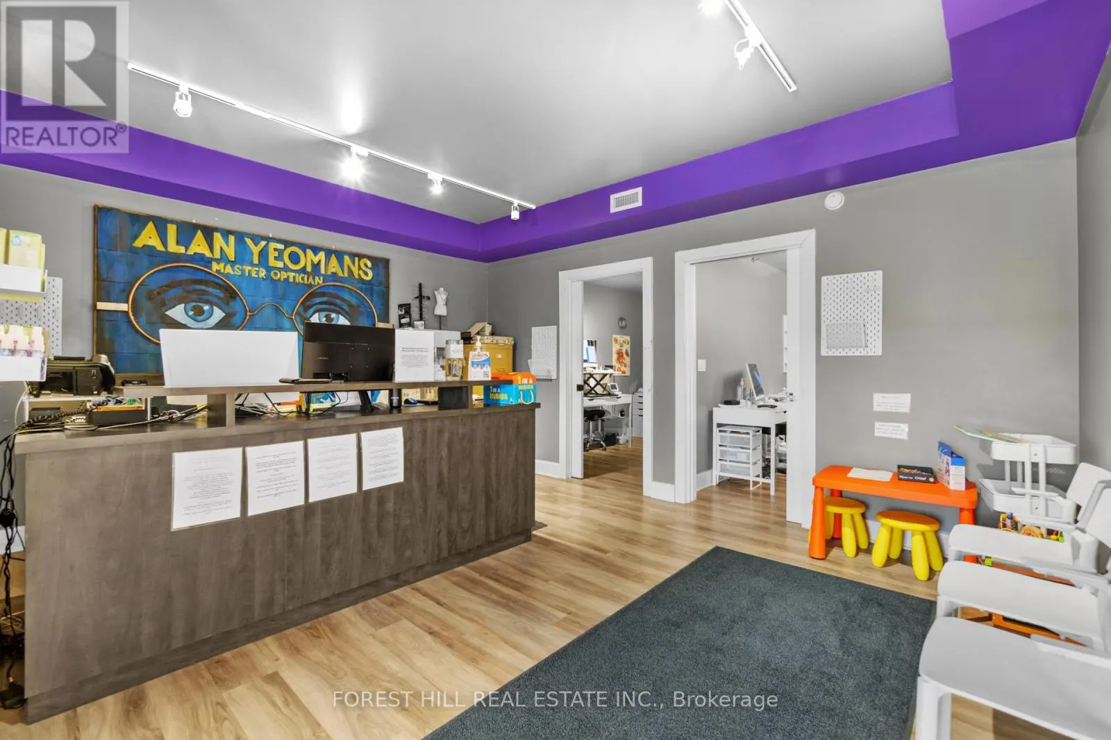 201 QUEEN STREET S