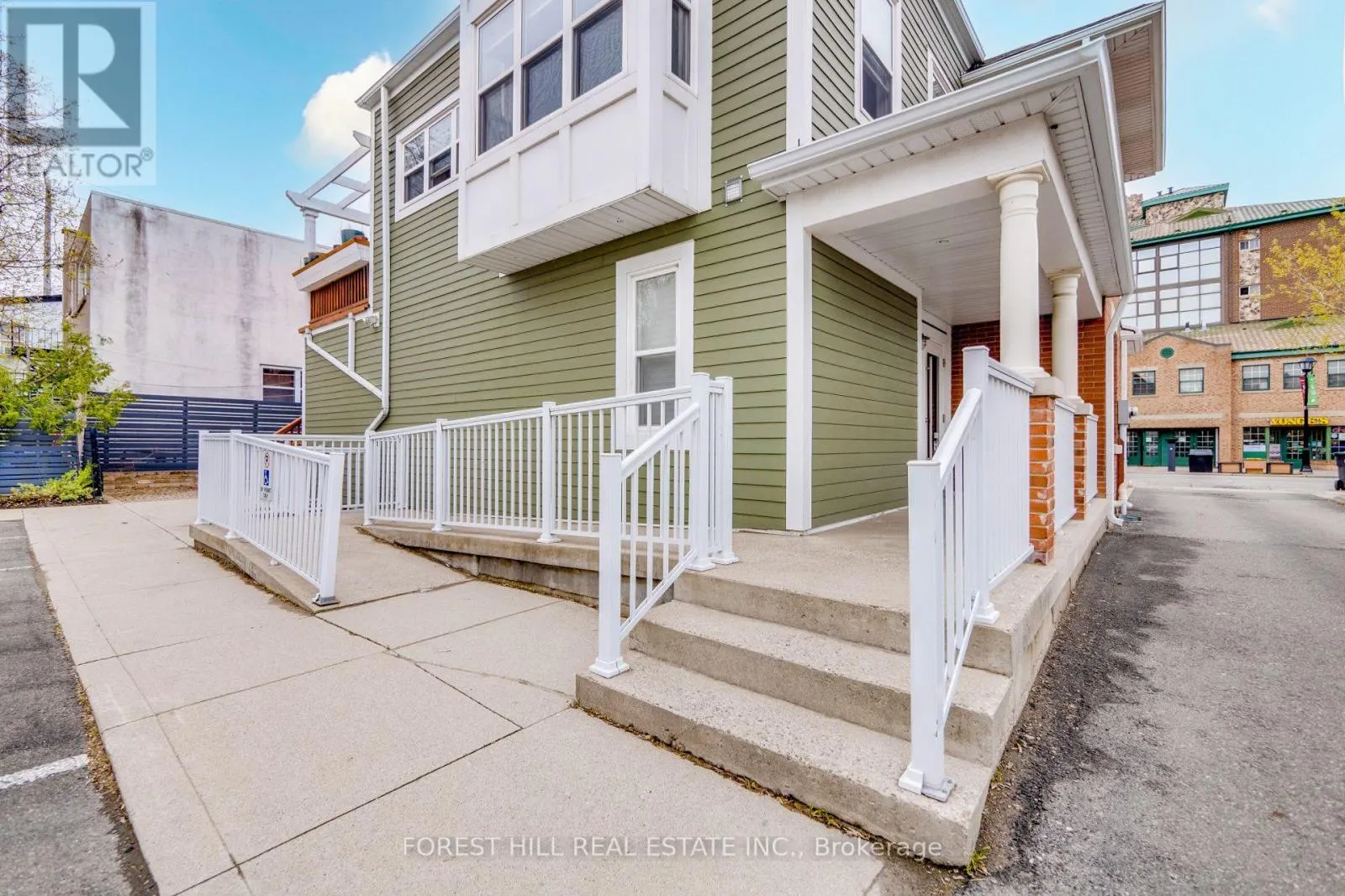 201 QUEEN STREET S