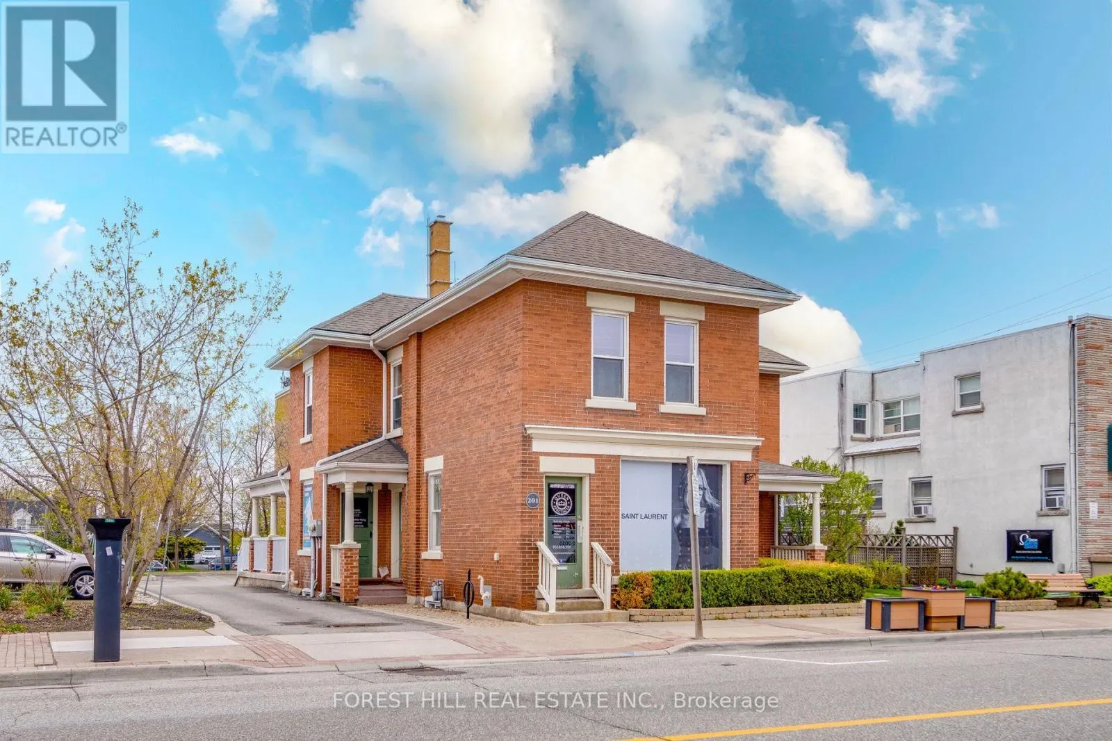 201 QUEEN STREET S
