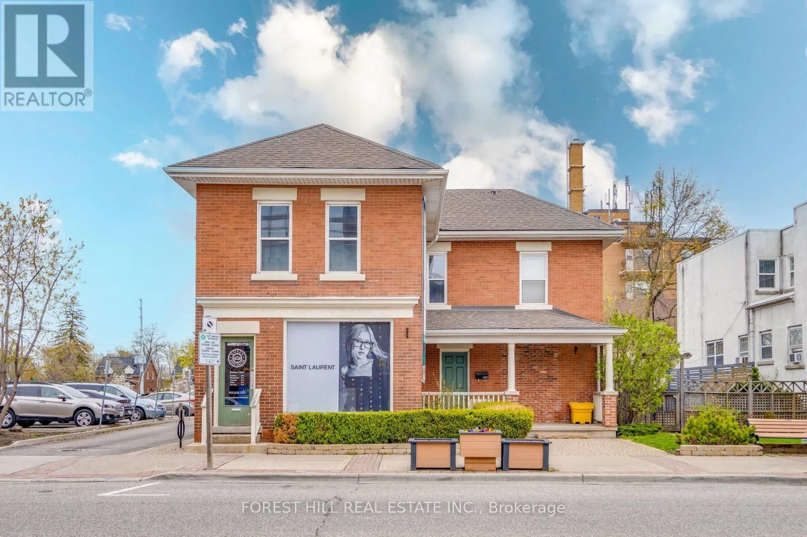 201 QUEEN STREET S