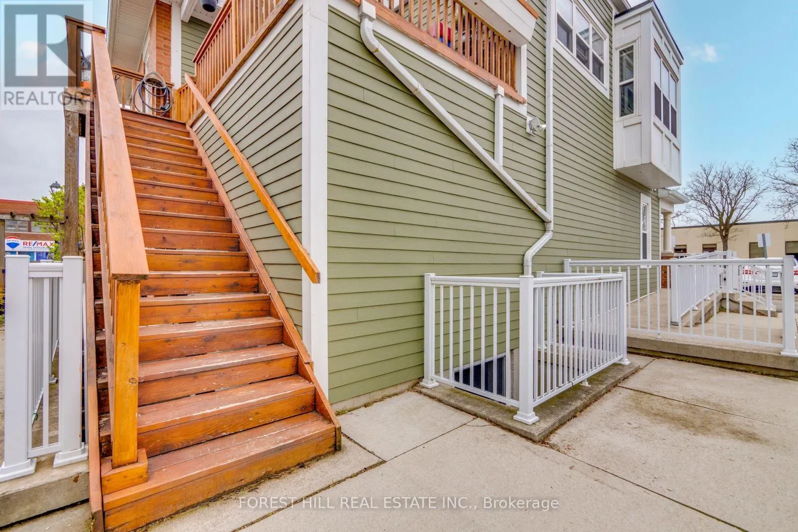201 QUEEN STREET S