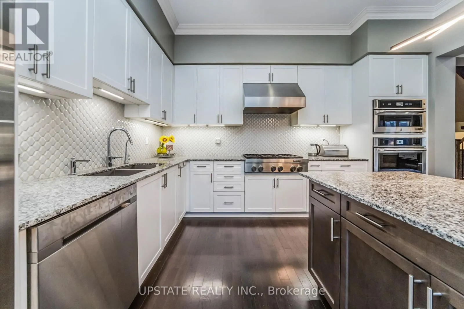 10 VINEYARD DRIVE