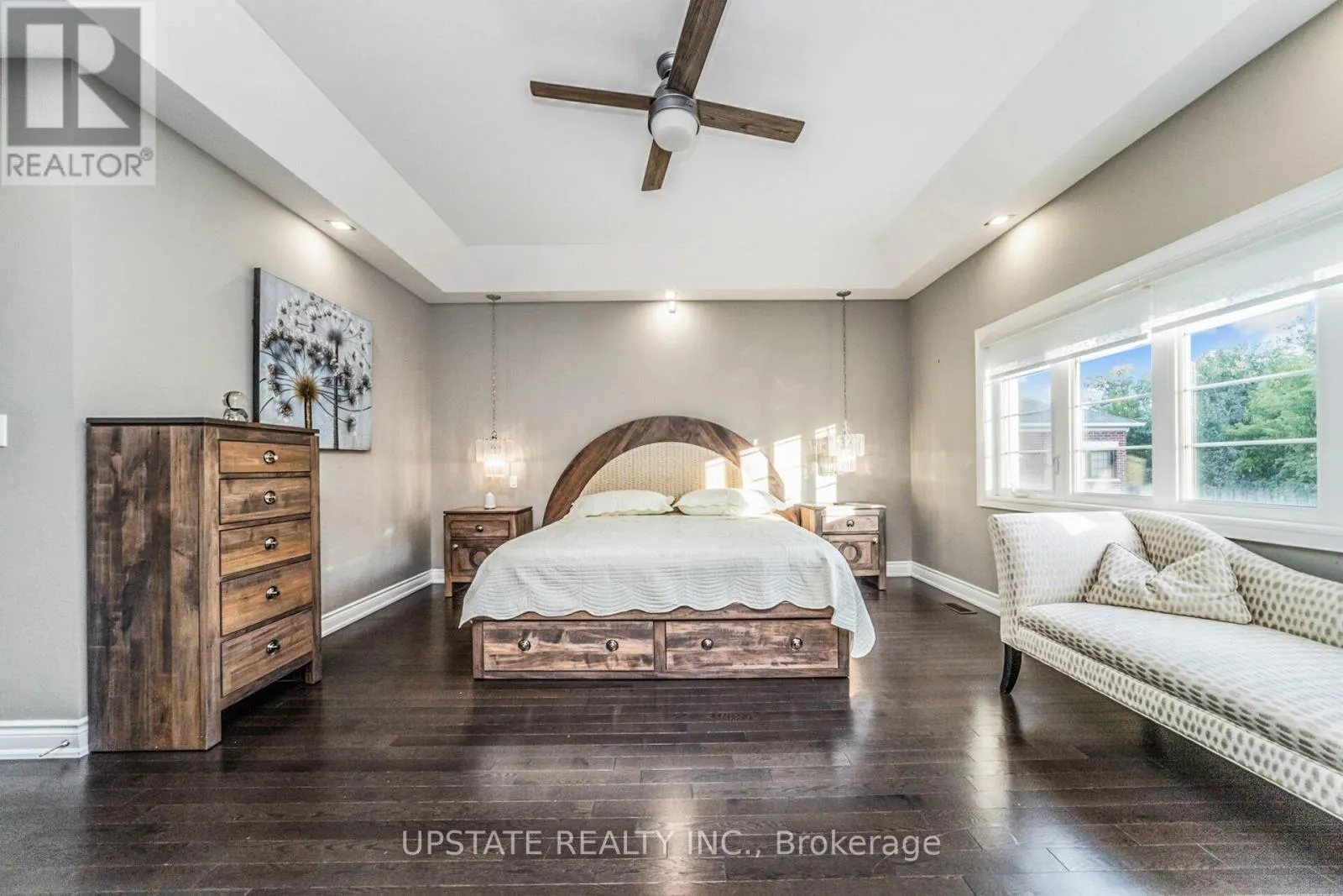 10 VINEYARD DRIVE