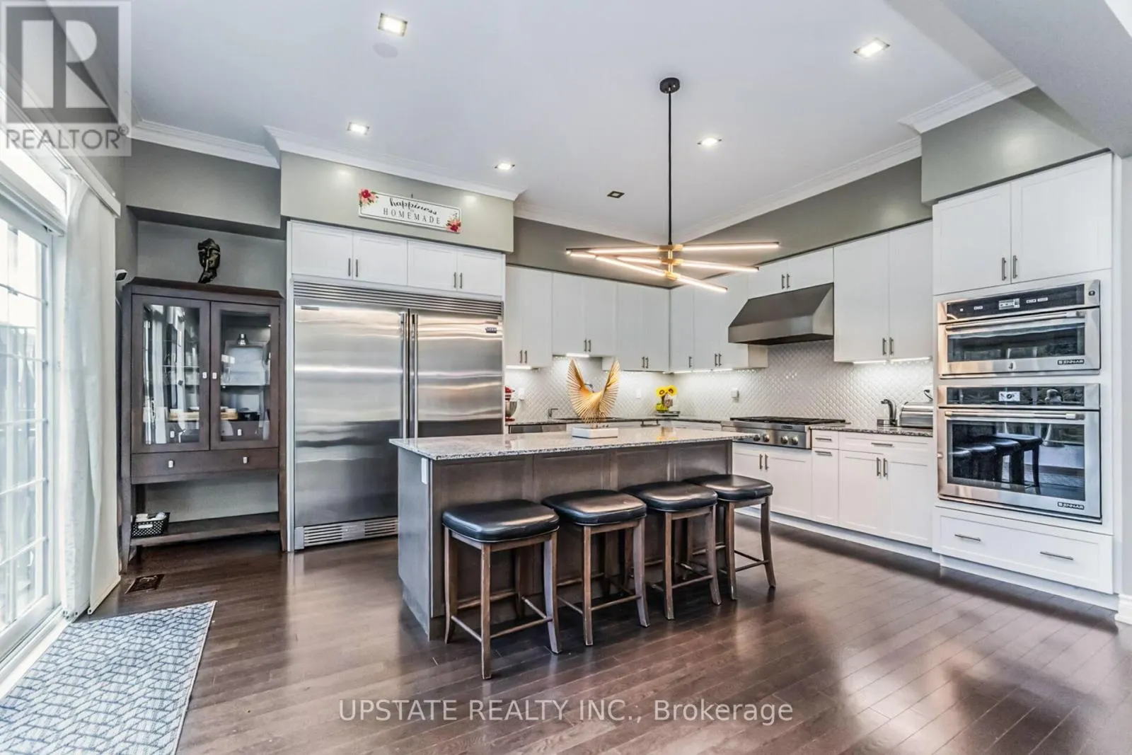 10 VINEYARD DRIVE