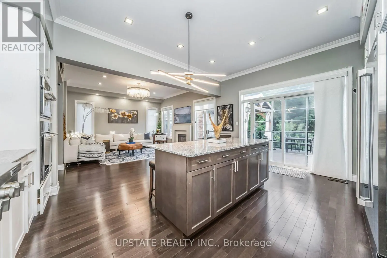 10 VINEYARD DRIVE