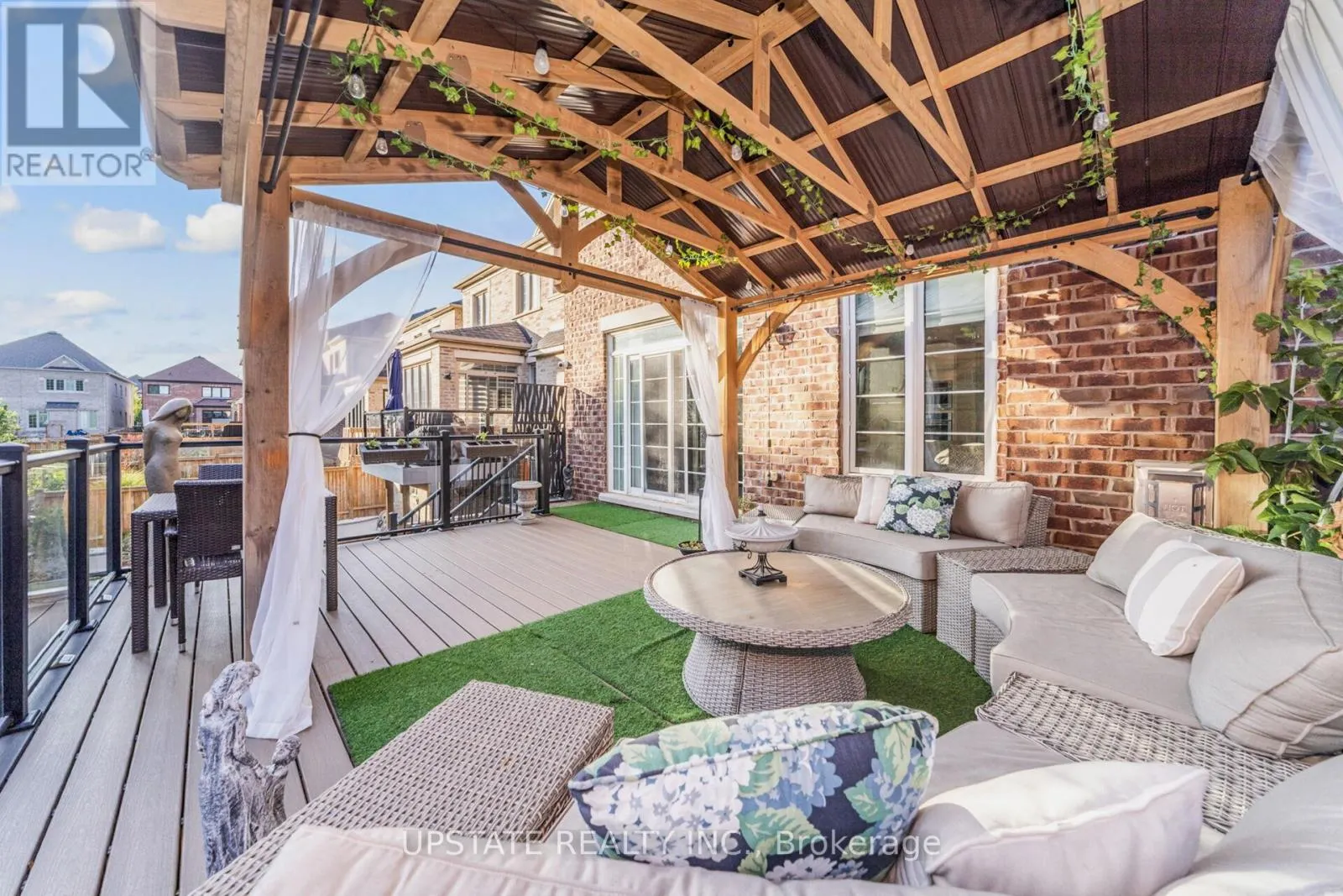 10 VINEYARD DRIVE