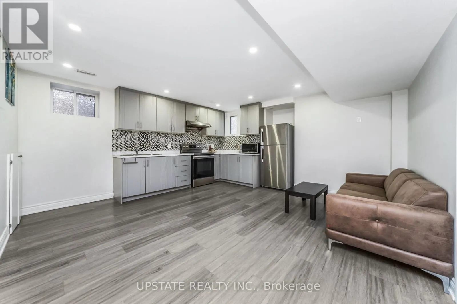 10 VINEYARD DRIVE