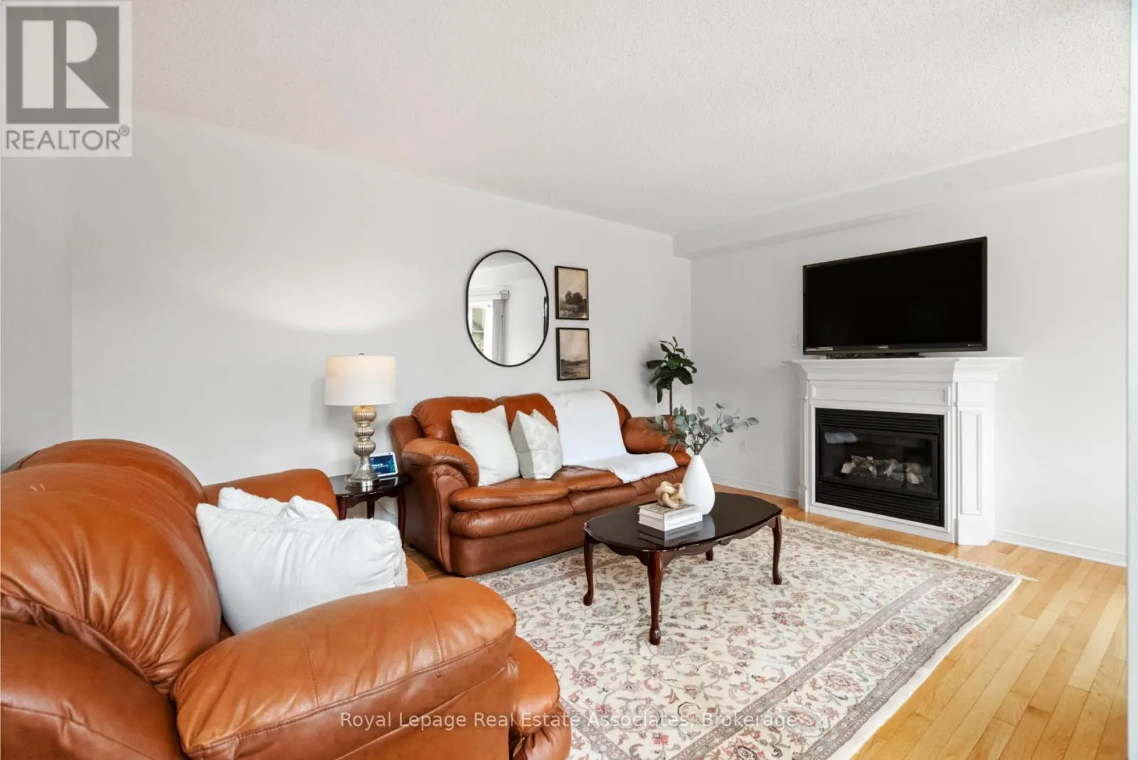 5554 LINWELL PLACE