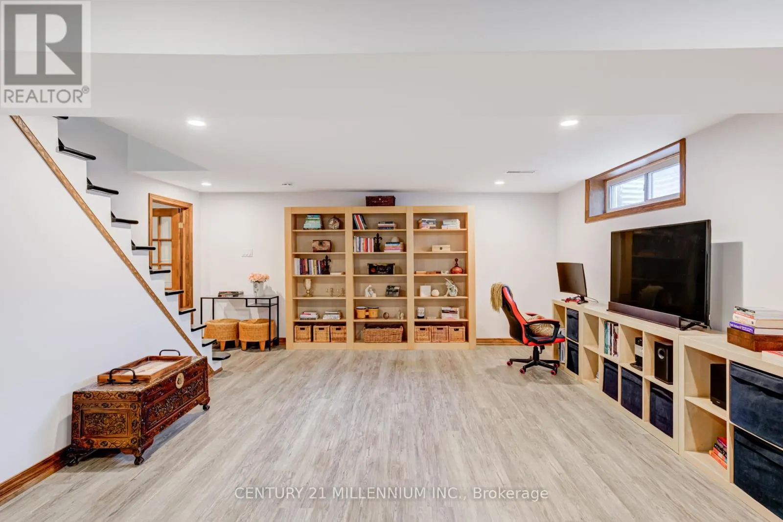 14 GREYSTONE CRESCENT