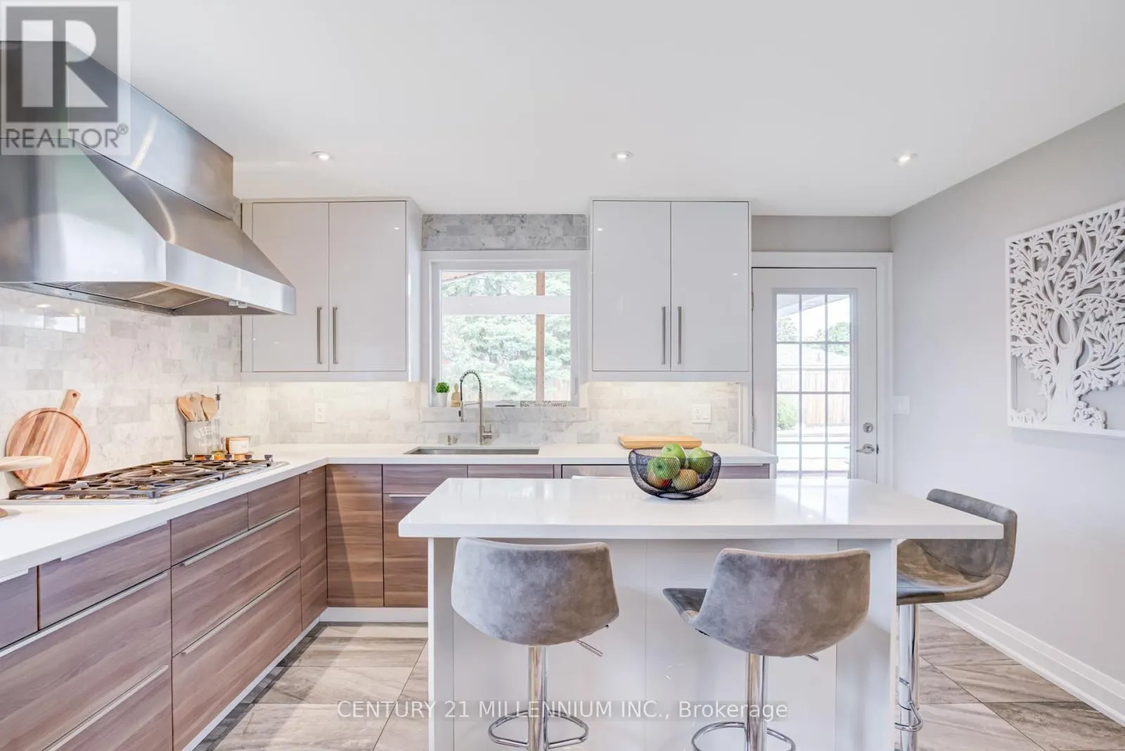 14 GREYSTONE CRESCENT