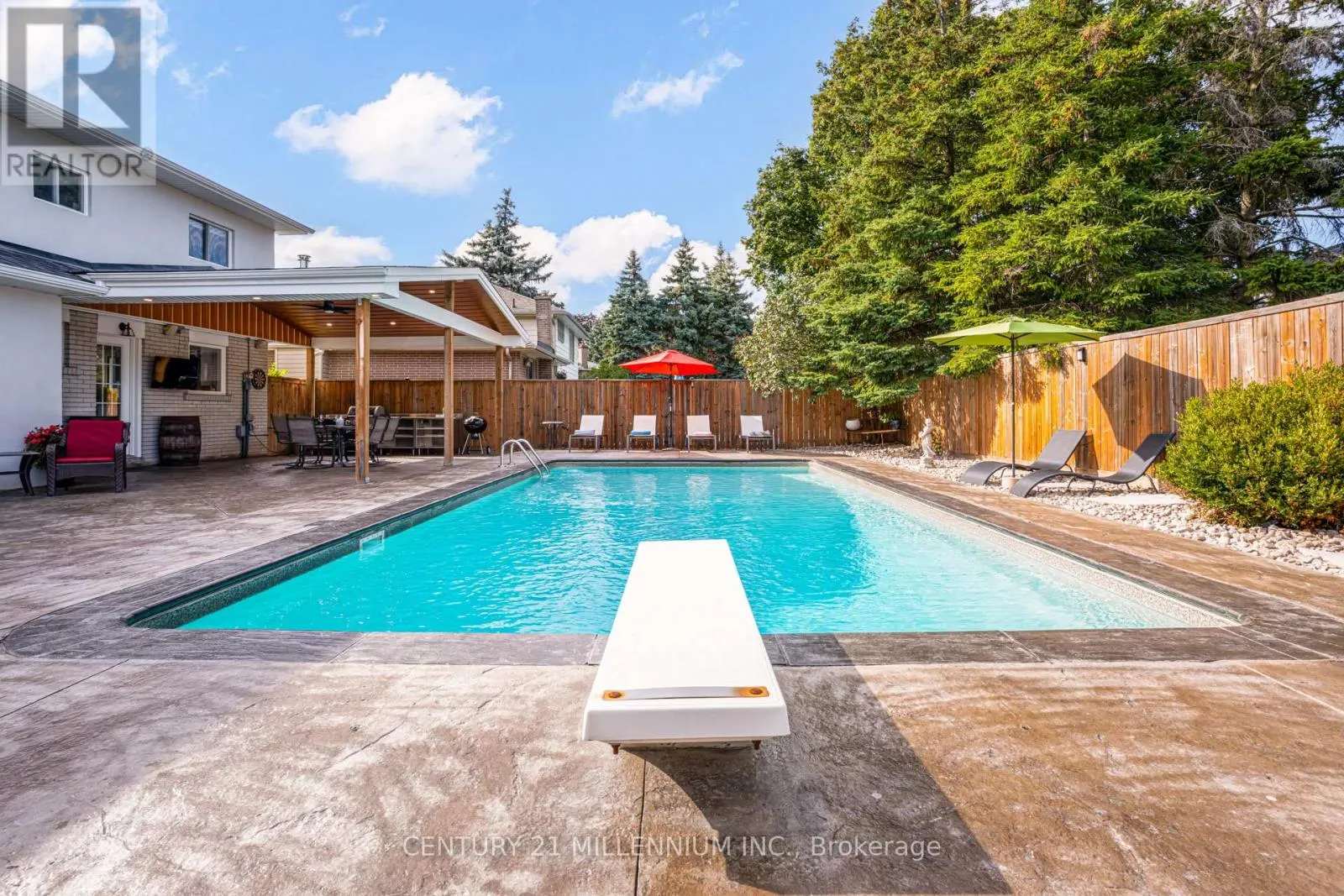 14 GREYSTONE CRESCENT