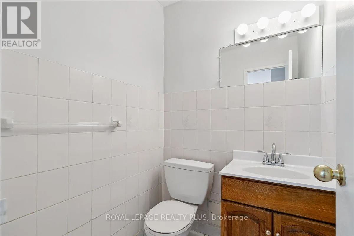 102 - 1660 BLOOR STREET E