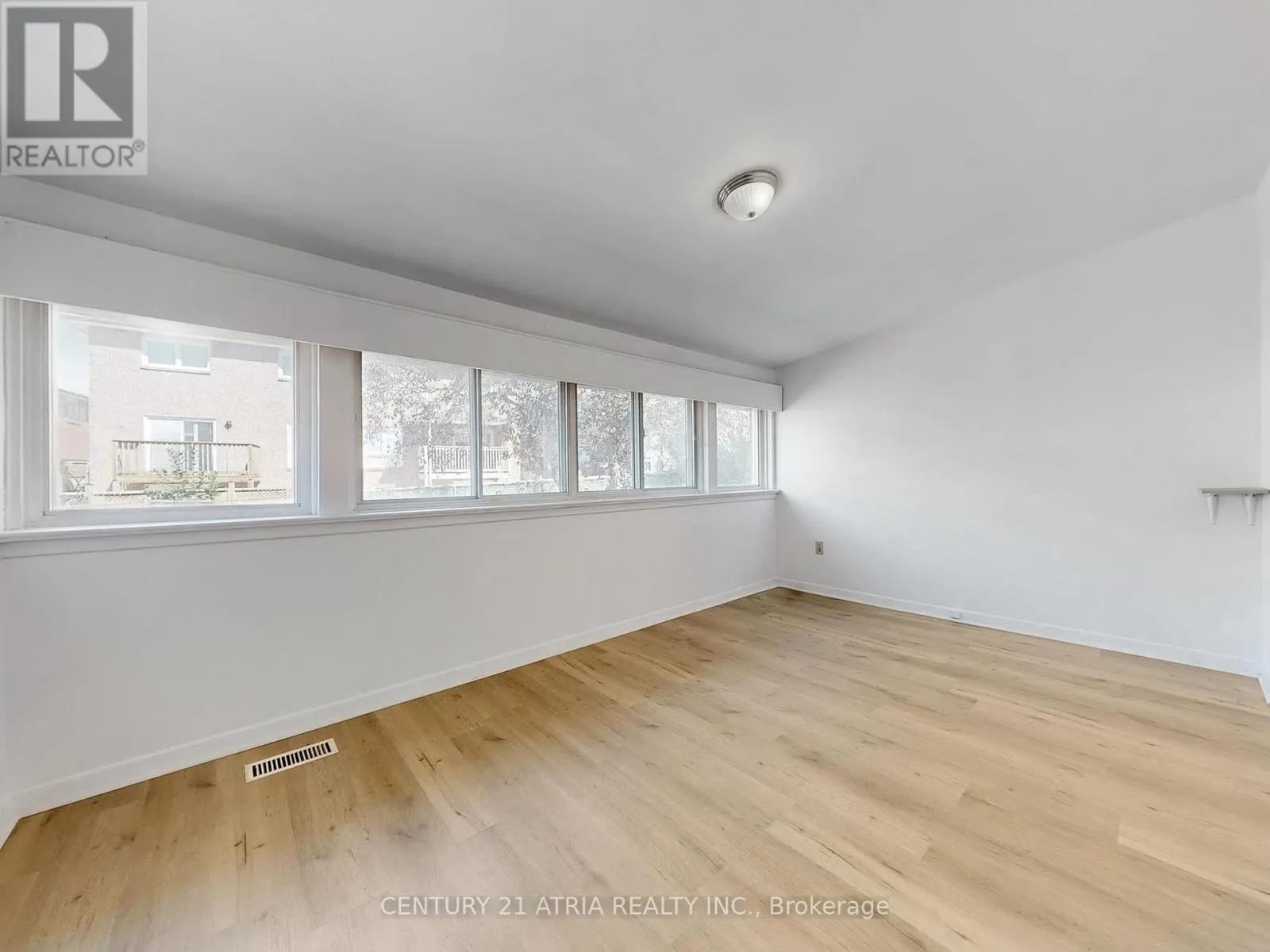 8 - 32 SENTINEL ROAD
