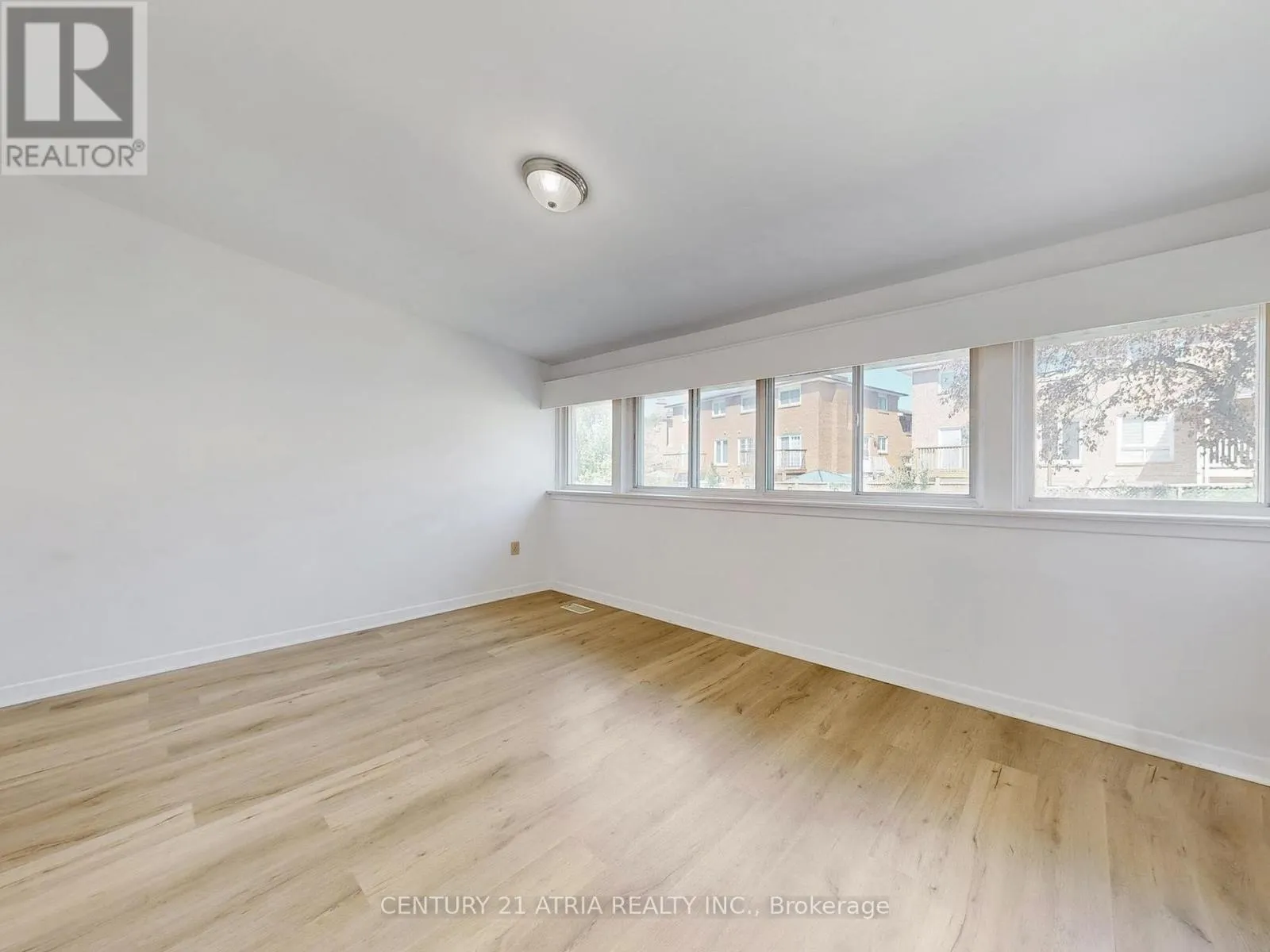 8 - 32 SENTINEL ROAD