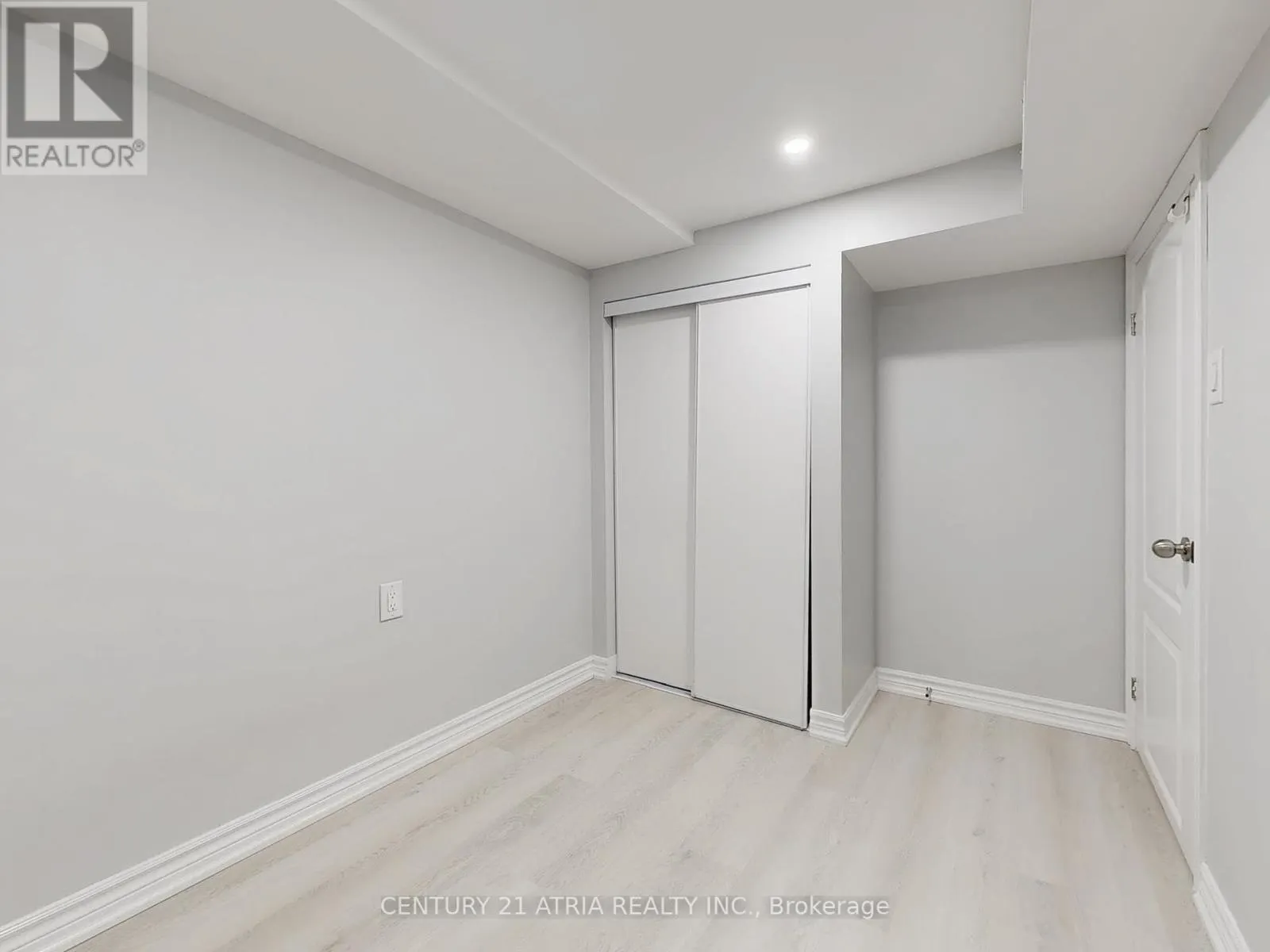 8 - 32 SENTINEL ROAD