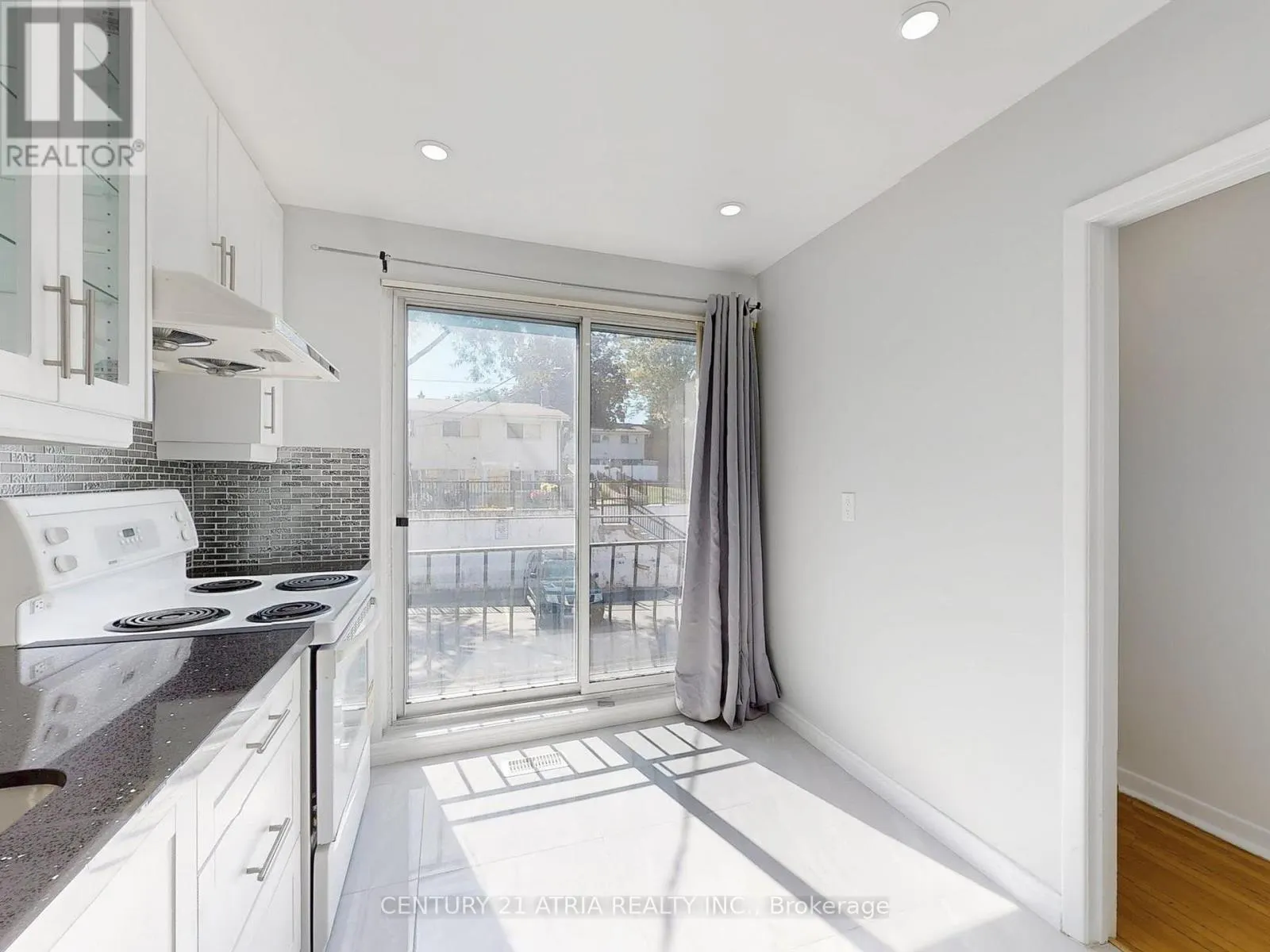 8 - 32 SENTINEL ROAD