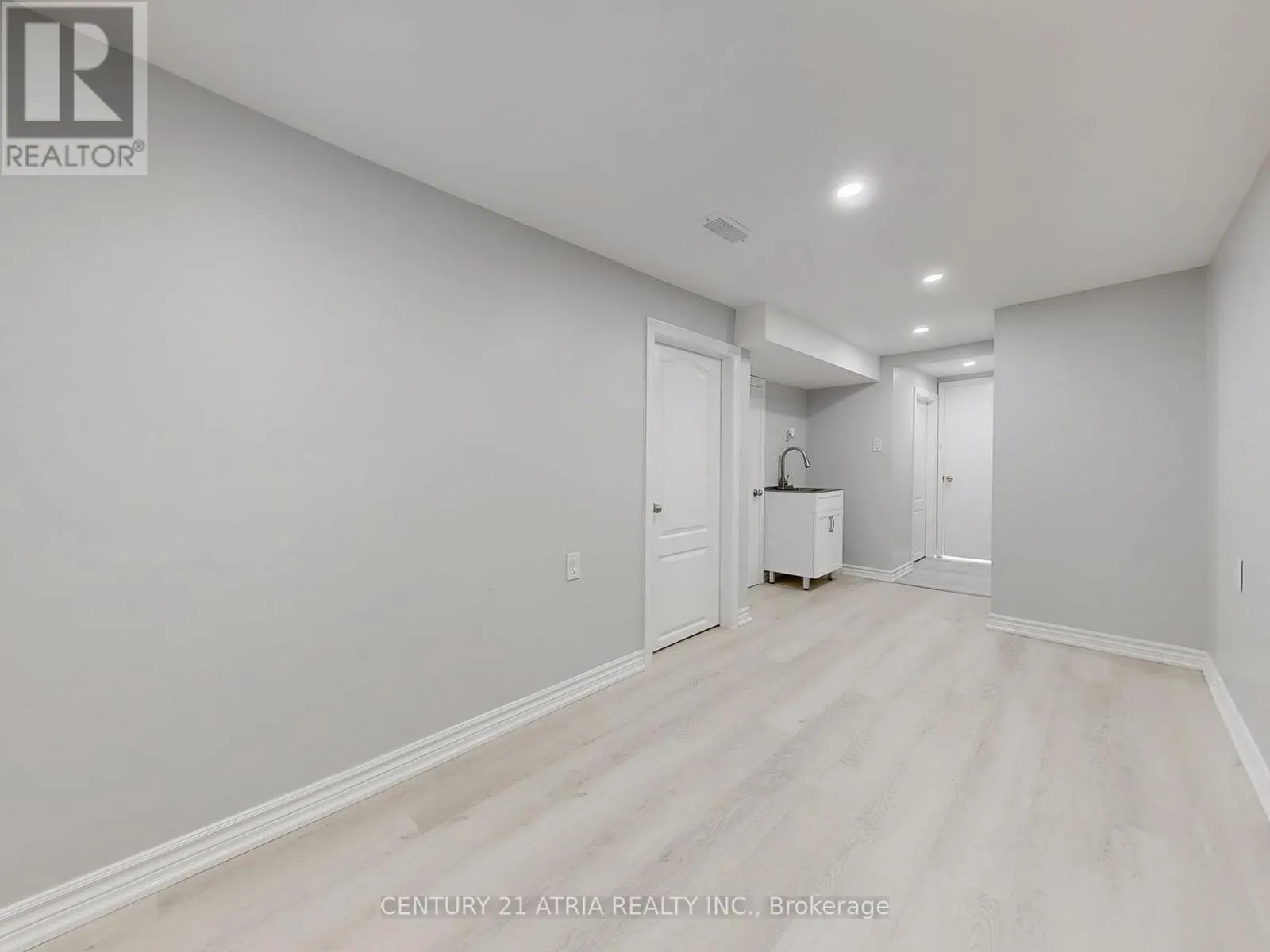 8 - 32 SENTINEL ROAD