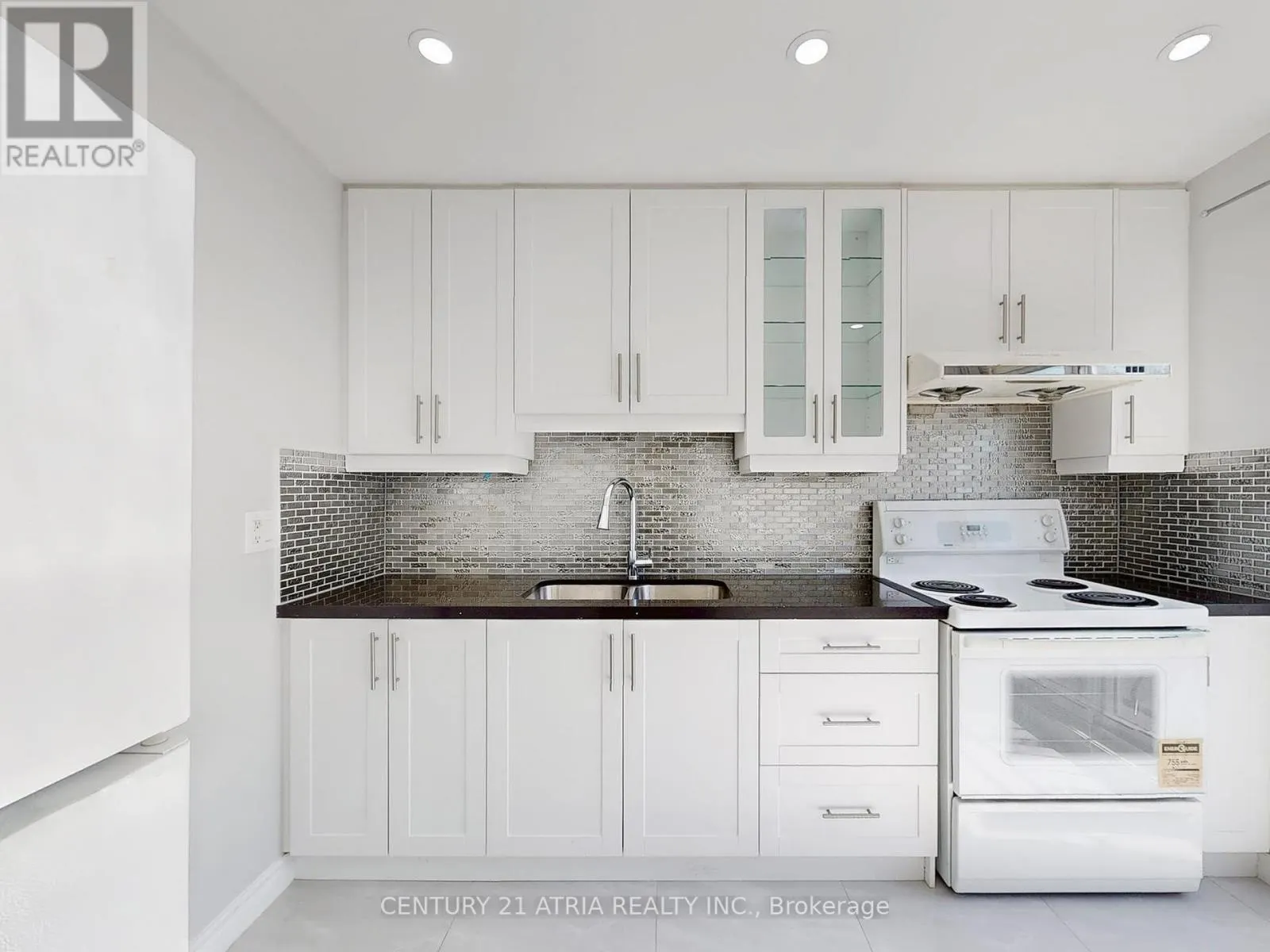 8 - 32 SENTINEL ROAD