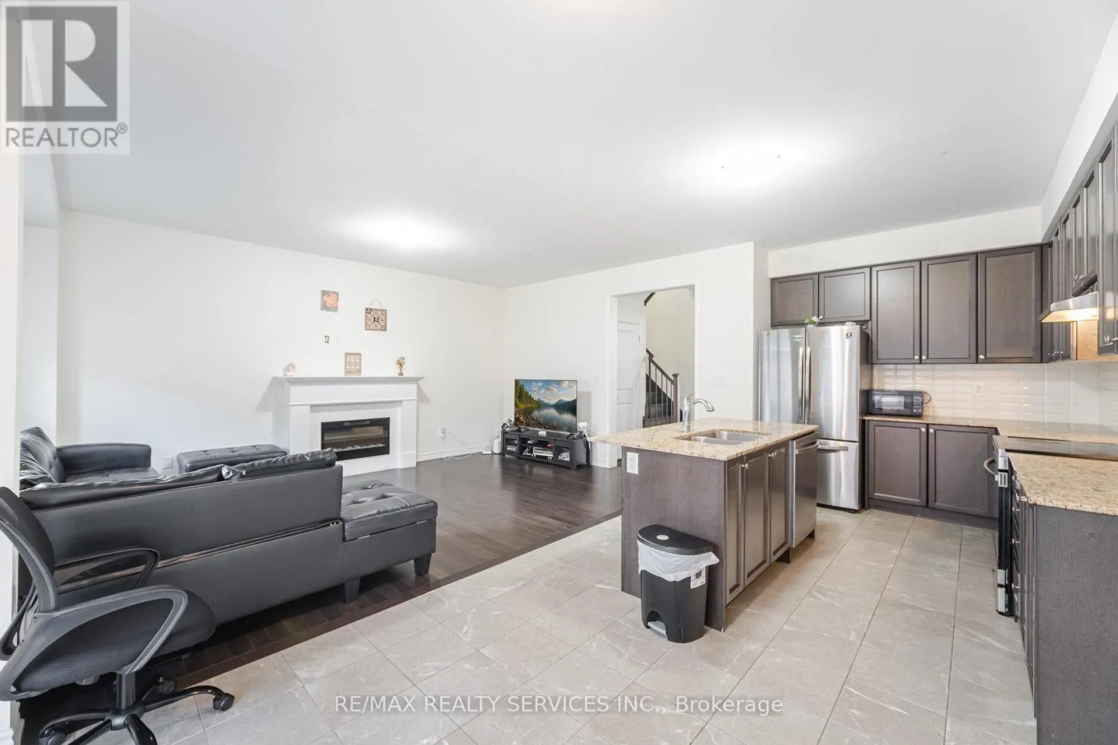 42 THORNVALLEY TERRACE