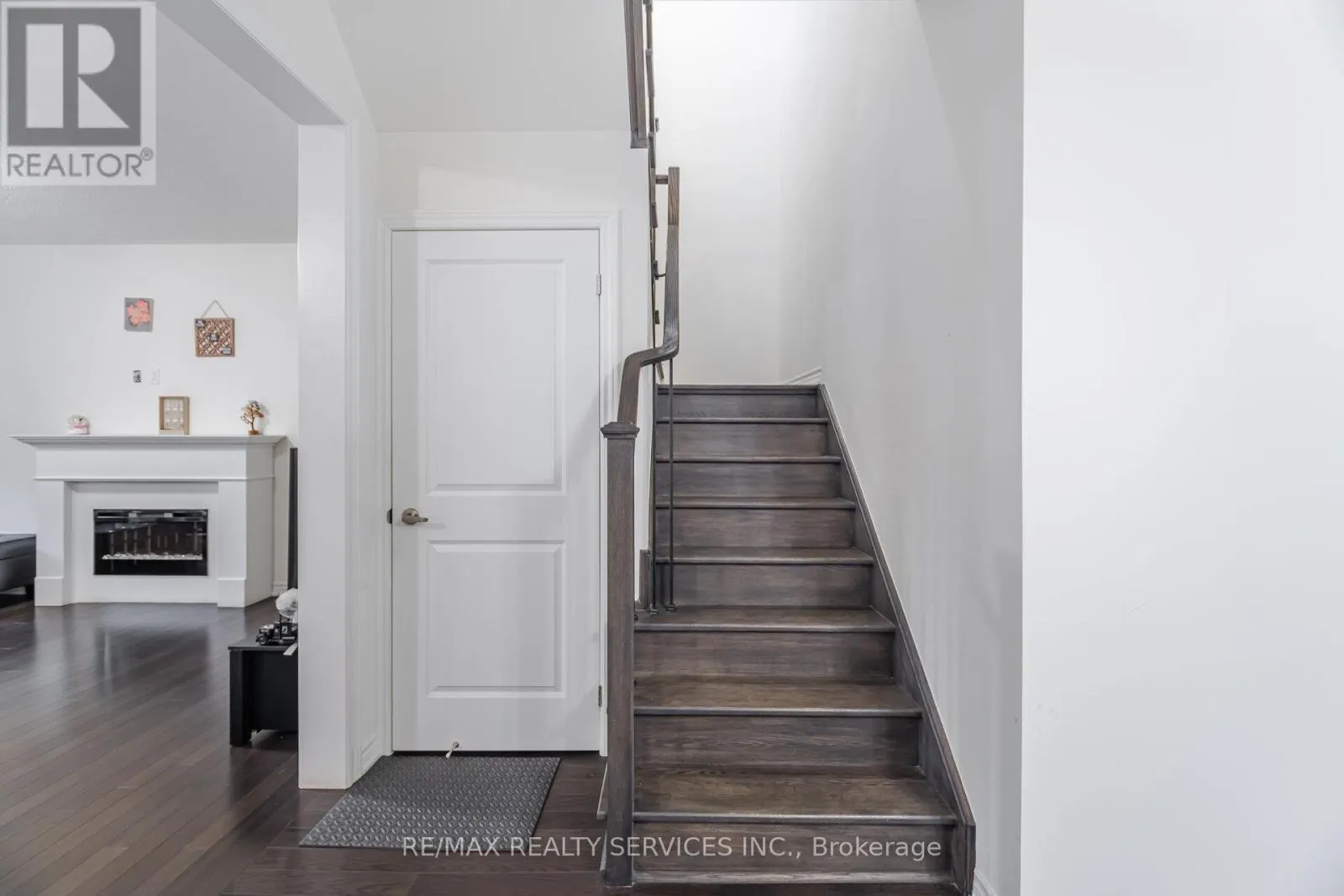 42 THORNVALLEY TERRACE