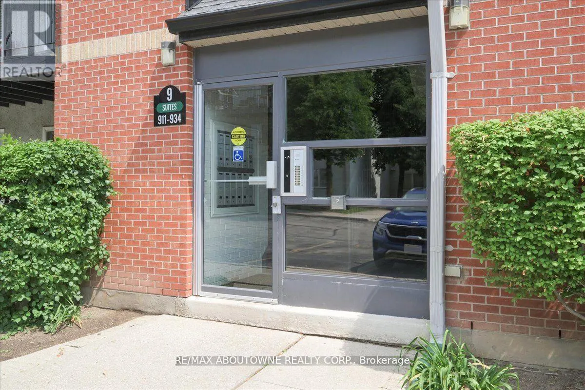 921 - 1450 GLEN ABBEY GATE