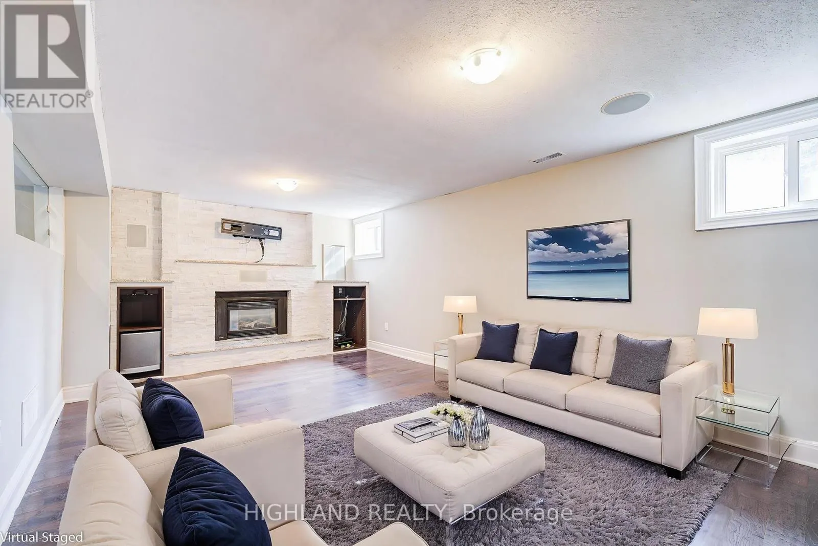 4196 TREETOP CRESCENT