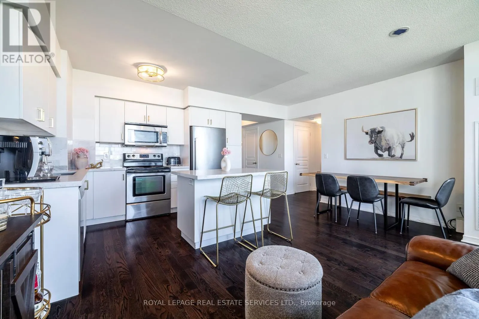 1105 - 15 LEGION ROAD
