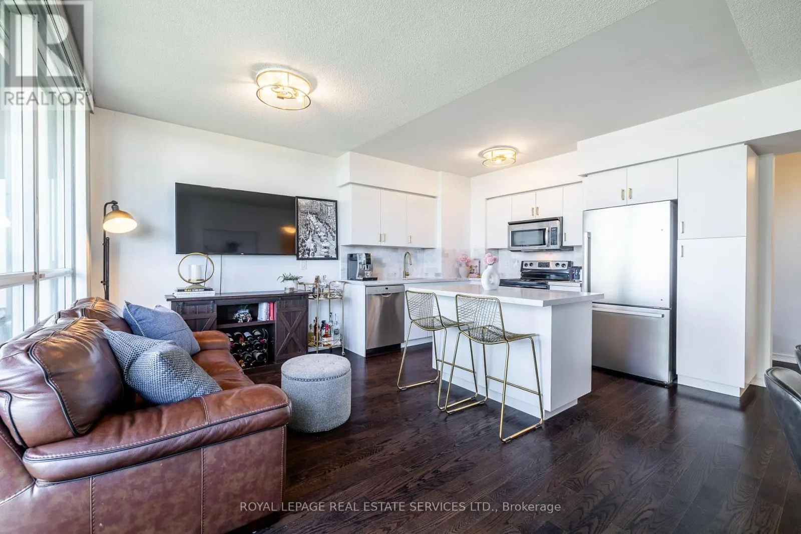1105 - 15 LEGION ROAD