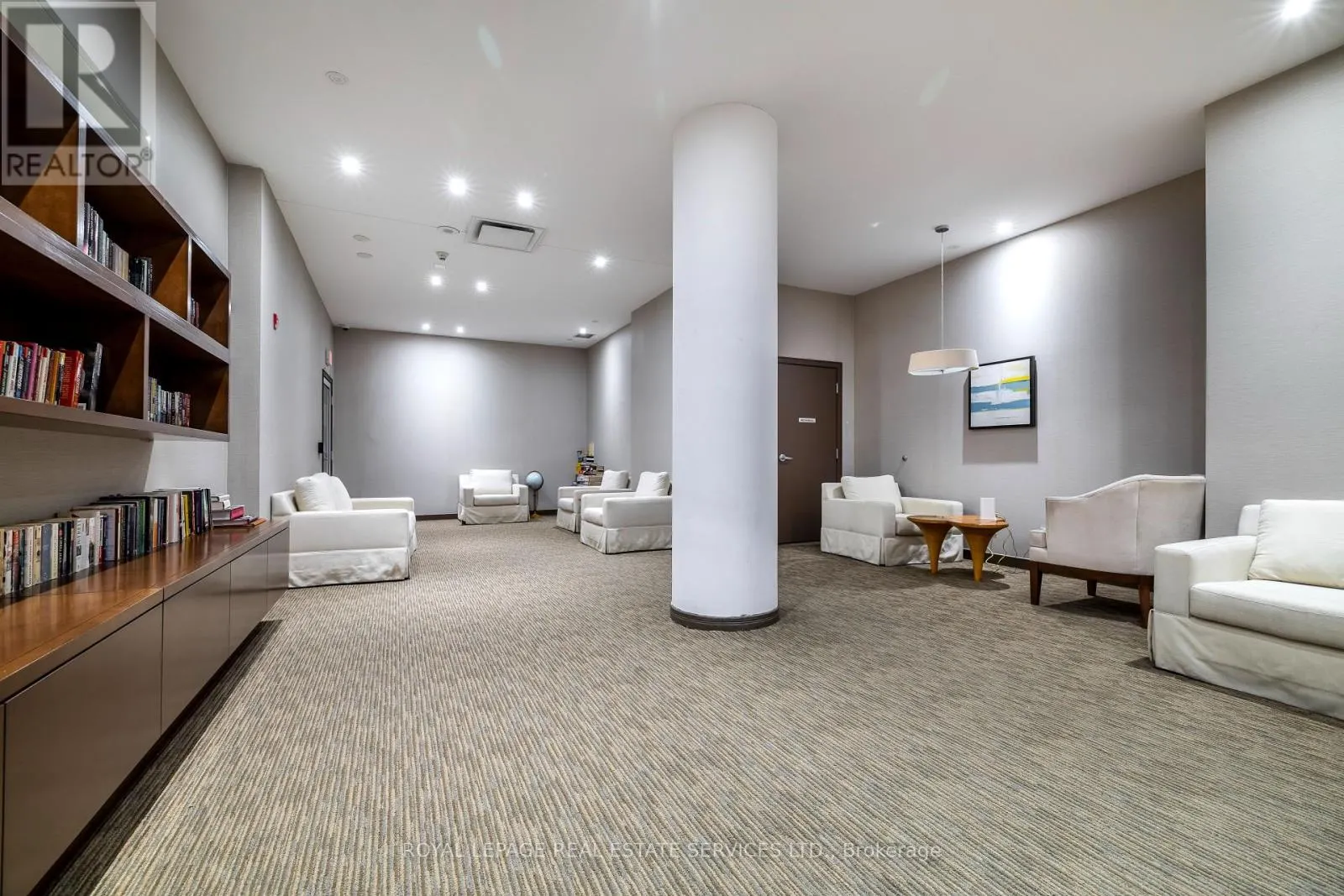 1105 - 15 LEGION ROAD