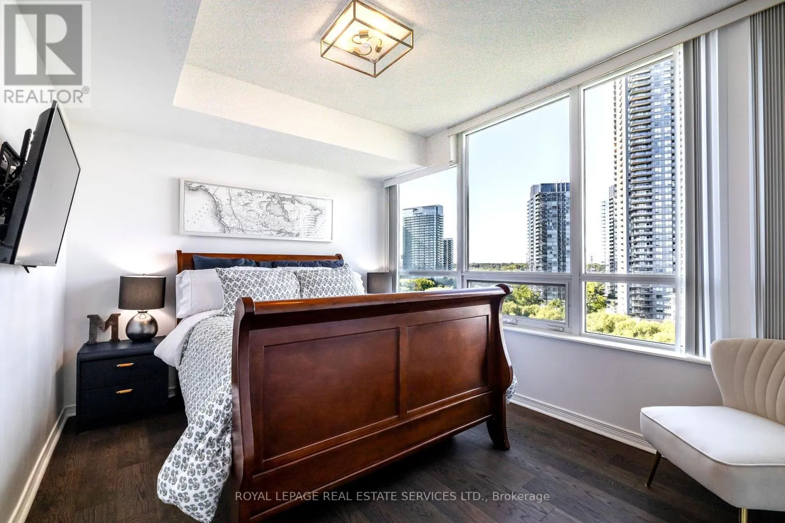 1105 - 15 LEGION ROAD