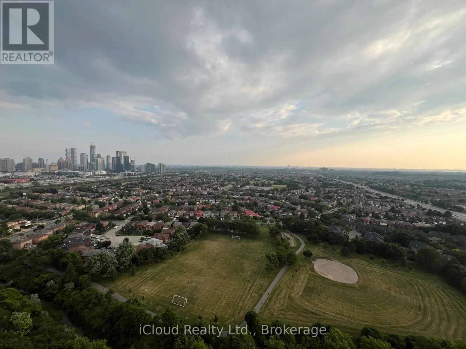 2805 - 45 KINGSBRIDGE GARDEN CIRCLE