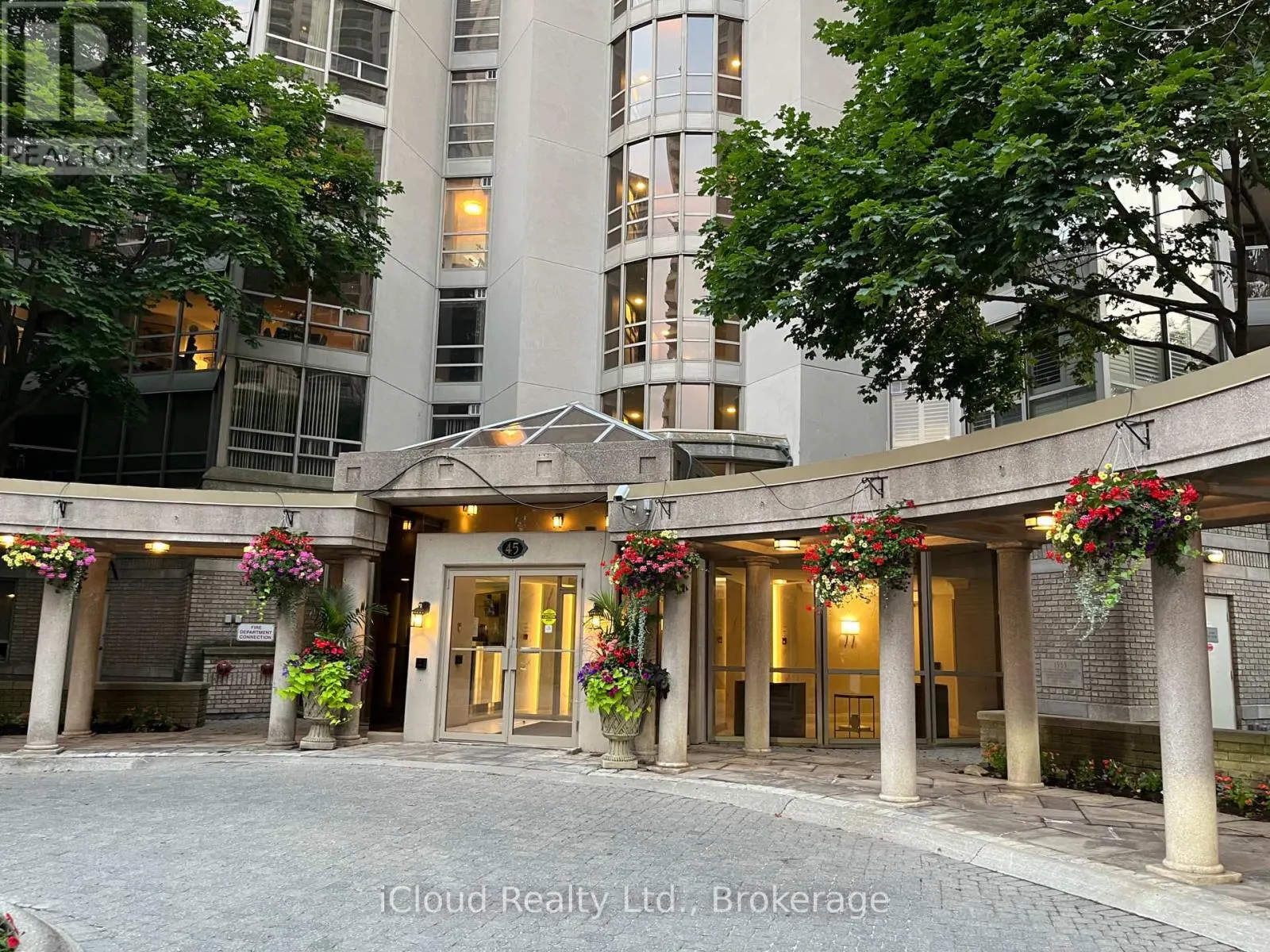 2805 - 45 KINGSBRIDGE GARDEN CIRCLE